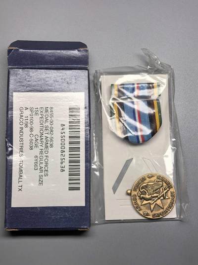 小驴勋章奖章收藏3月28日周六晚六点拍卖（珍爱和平，收藏战争，铭记历史，勿忘国耻，忠党爱国。有偿代拍，送拍规则在简介最后，参拍须阅读规则后再参拍，关系到运费包装发货时效真假辨别等关键信息，拍卖时不再发原图，看大图店主微信码在拍卖店铺介绍里） - 美国远征武装力量服役纪念章，库存