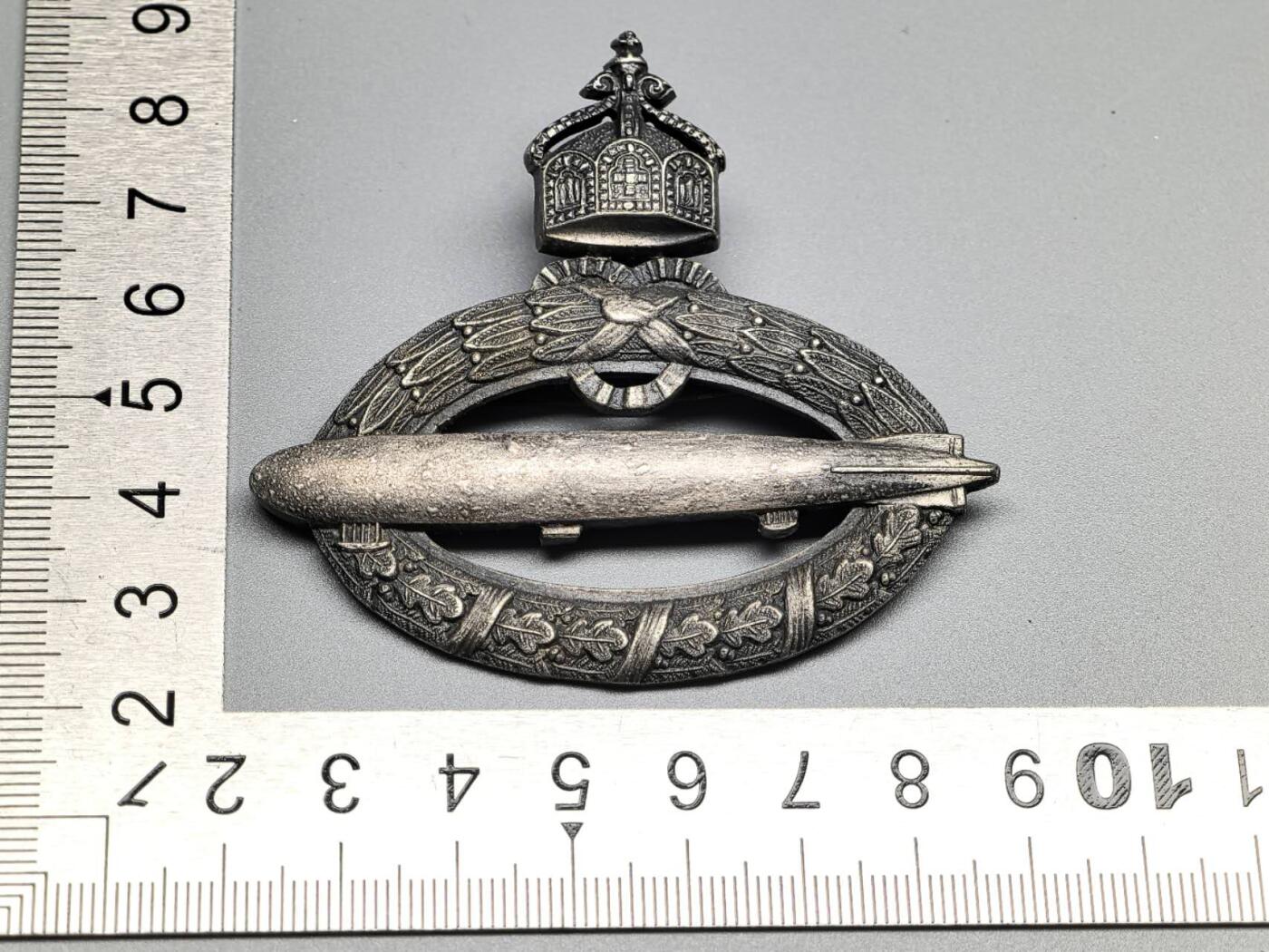 小驴勋章奖章收藏3月28日周六晚六点拍卖（珍爱和平，收藏战争，铭记历史，勿忘国耻，忠党爱国。有偿代拍，送拍规则在简介最后，参拍须阅读规则后再参拍，关系到运费包装发货时效真假辨别等关键信息，拍卖时不再发原图，看大图店主微信码在拍卖店铺介绍里） 现代工艺品 德二齐柏林飞艇徽章 非原品