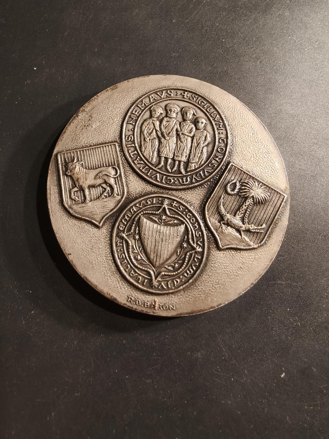 老王徽章第190期 法国尼姆市大银章    925银    直径68mm    重量203.7g