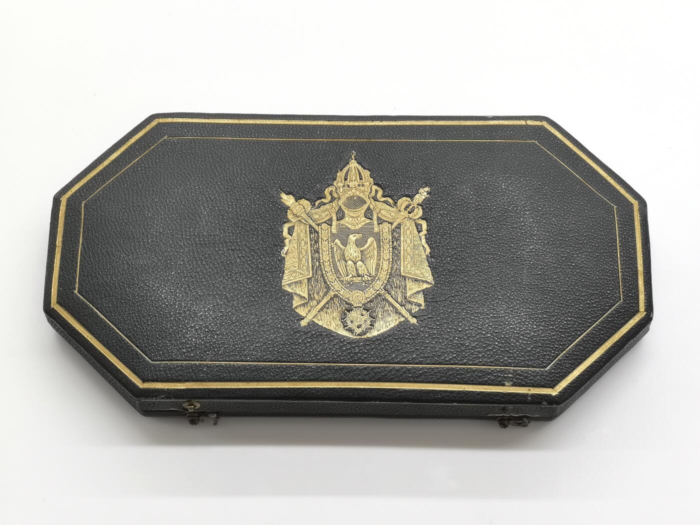 博洋堂“芳菲春韵”3月精品大拍专场暨第166期（全场包邮） 法国1856年拿破仑三世夫妇抱皇太子洗礼纪念章，铜银一对，原盒好品，直径69mm，原铸边铭，超高浮雕，难得一见