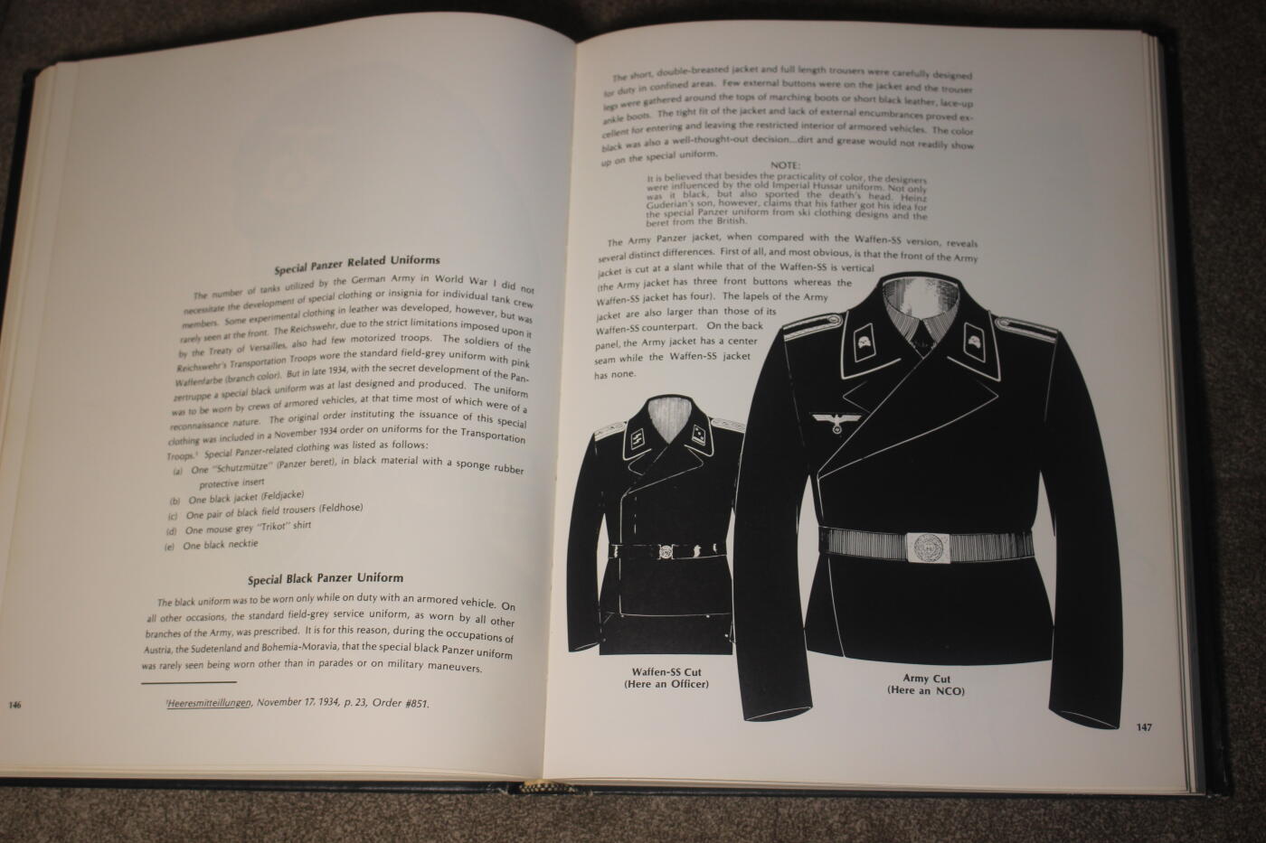 2026.4.2德系小拍卖 德三装甲兵团，全书335页，详细介绍了装甲兵的历任指挥官、编队构成、制服装备还有战术符号，封面略有痕迹，内页完好