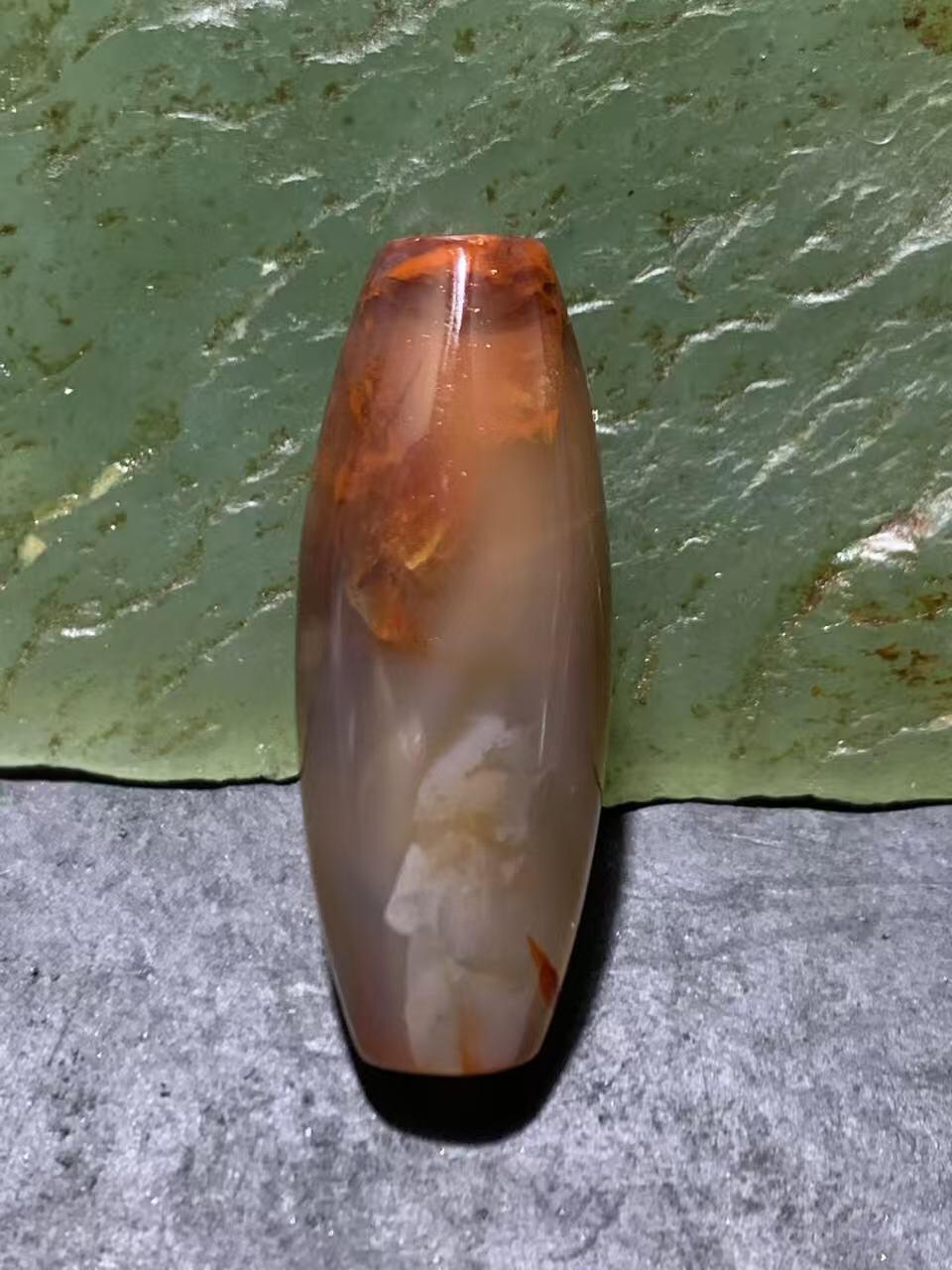 精美冻料飘红北漂战国红玛瑙随形桶珠一个！