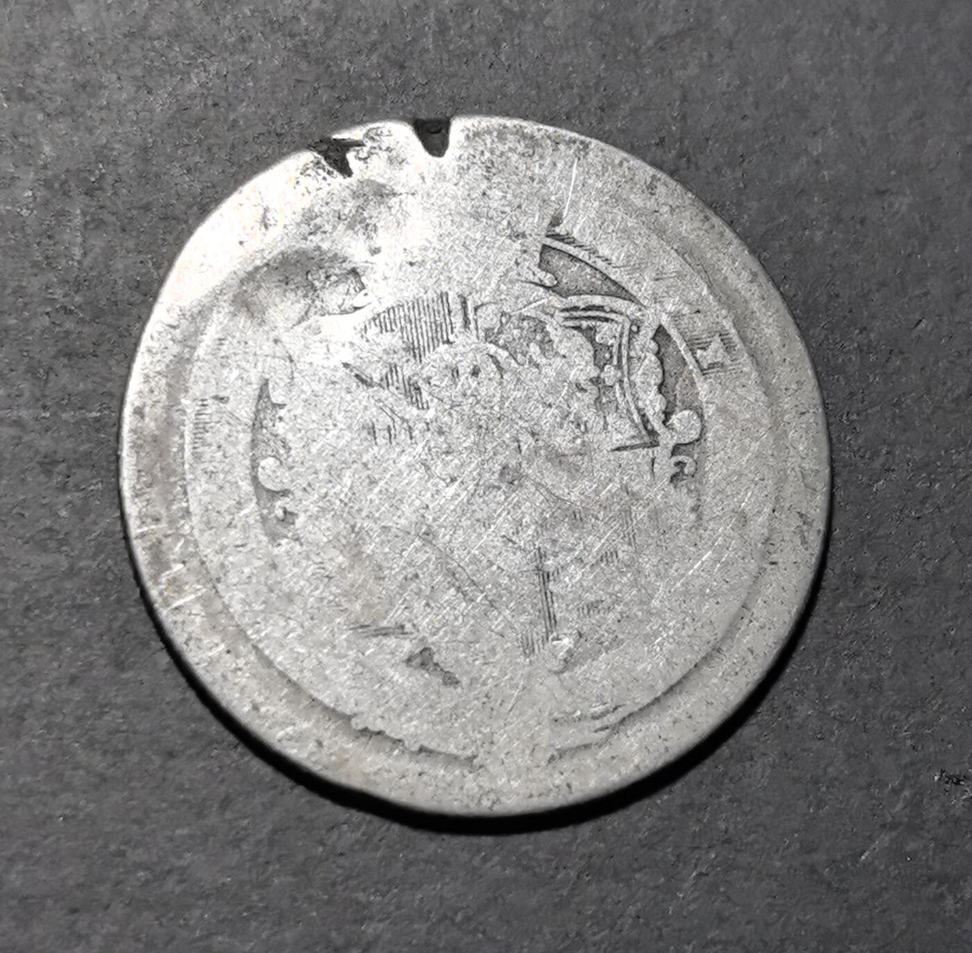 外国优质老铜币银币苏联纪念章，每周六晚九点倒数截拍，满百包邮可寄存，持续收拍 英国1816 年乔治三世1先令银币，正面为国王肖像，背面是圣乔治屠龙经典纹饰，百年银质老币，见证近代英国历史，虽有流通痕迹更显岁月韵味，收藏价值突出。