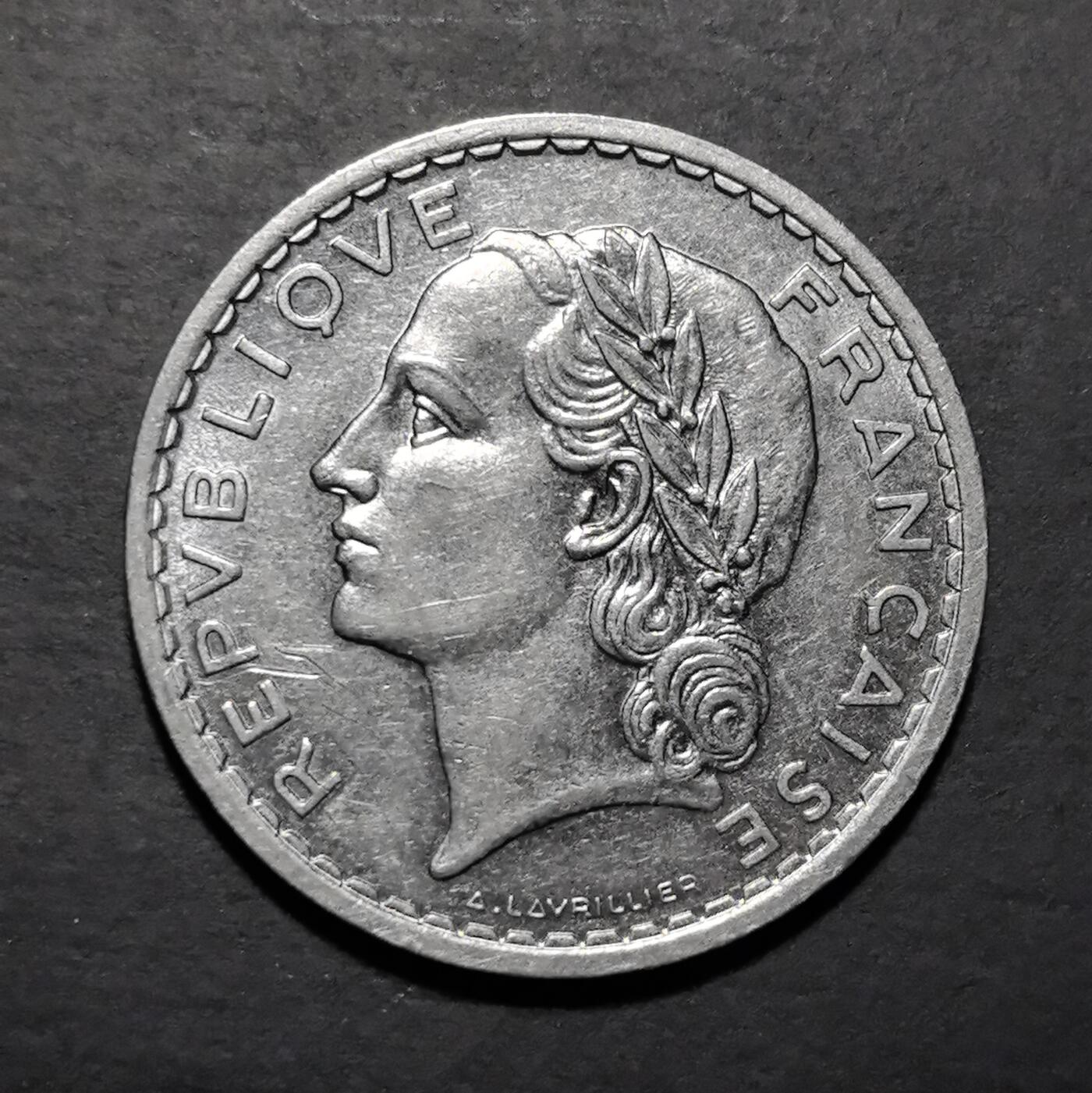 外国优质老铜币银币苏联纪念章，每周六晚九点倒数截拍，满百包邮可寄存，持续收拍