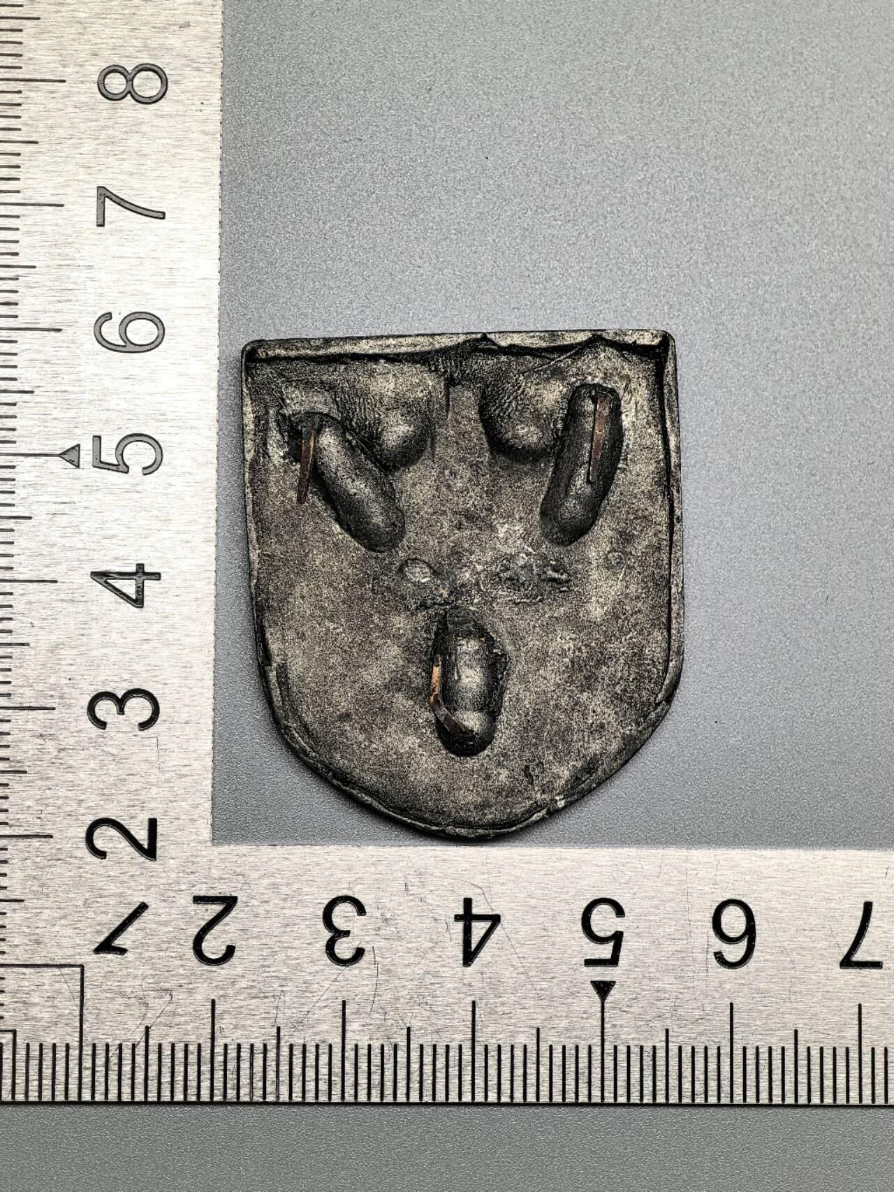 小驴勋章奖章收藏3月28日周六晚六点拍卖（珍爱和平，收藏战争，铭记历史，勿忘国耻，忠党爱国。有偿代拍，送拍规则在简介最后，参拍须阅读规则后再参拍，关系到运费包装发货时效真假辨别等关键信息，拍卖时不再发原图，看大图店主微信码在拍卖店铺介绍里） 现代工艺品 非洲军团凉帽帽徽 非原品