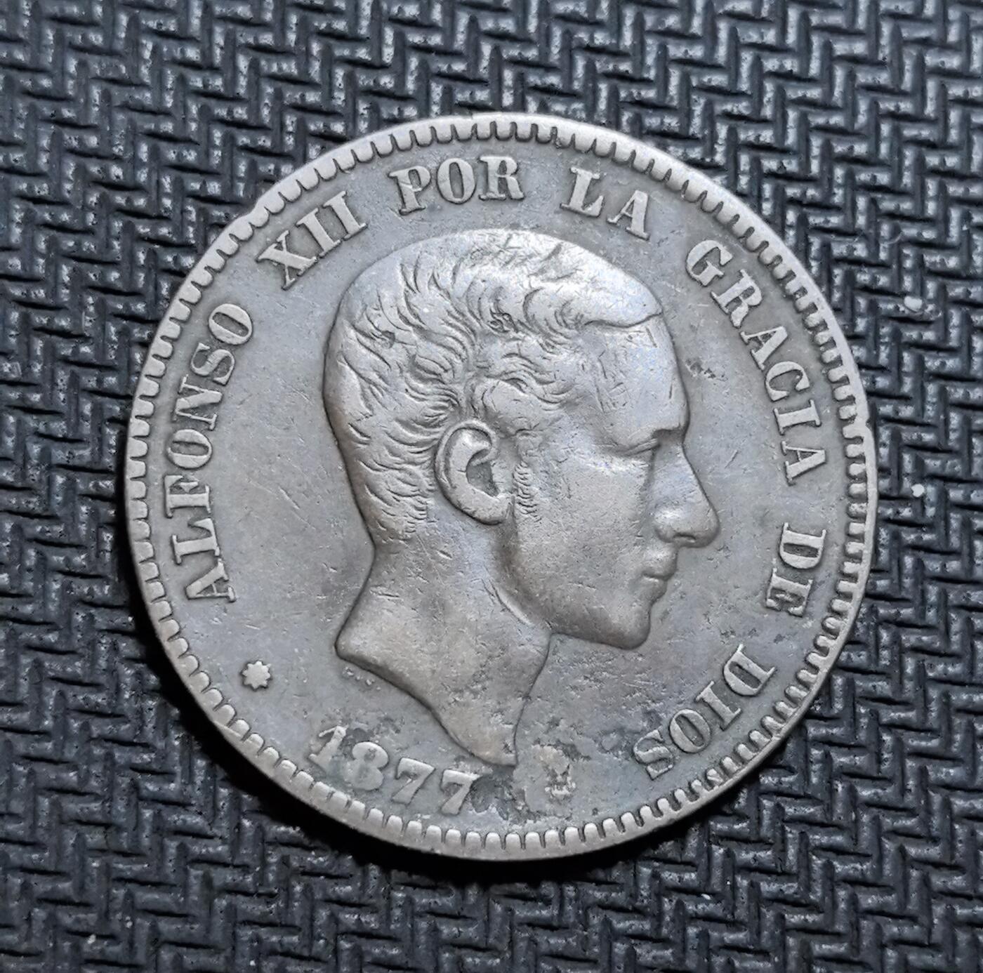 外国优质老铜币银币苏联纪念章，每周六晚九点倒数截拍，满百包邮可寄存，持续收拍 西班牙阿方索十二世1877年10分，正面为国王头像与神权铭文，背面是王冠盾徽与国名，见证波旁王朝复辟时期，包浆温润，是西班牙近代币制与王权历史的实物见证，收藏价值突出。