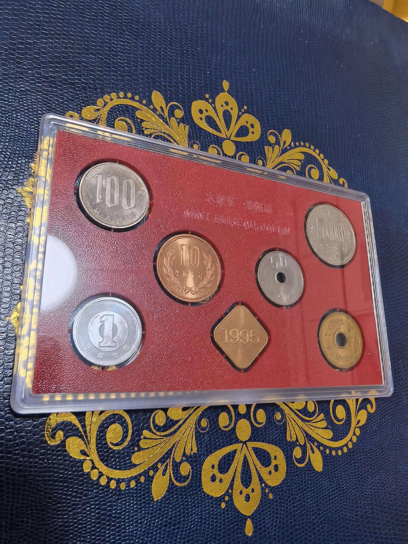 长老汇马年精选第十三场拍卖 1995日本6枚造币厂套装，含1枚菱形铜章