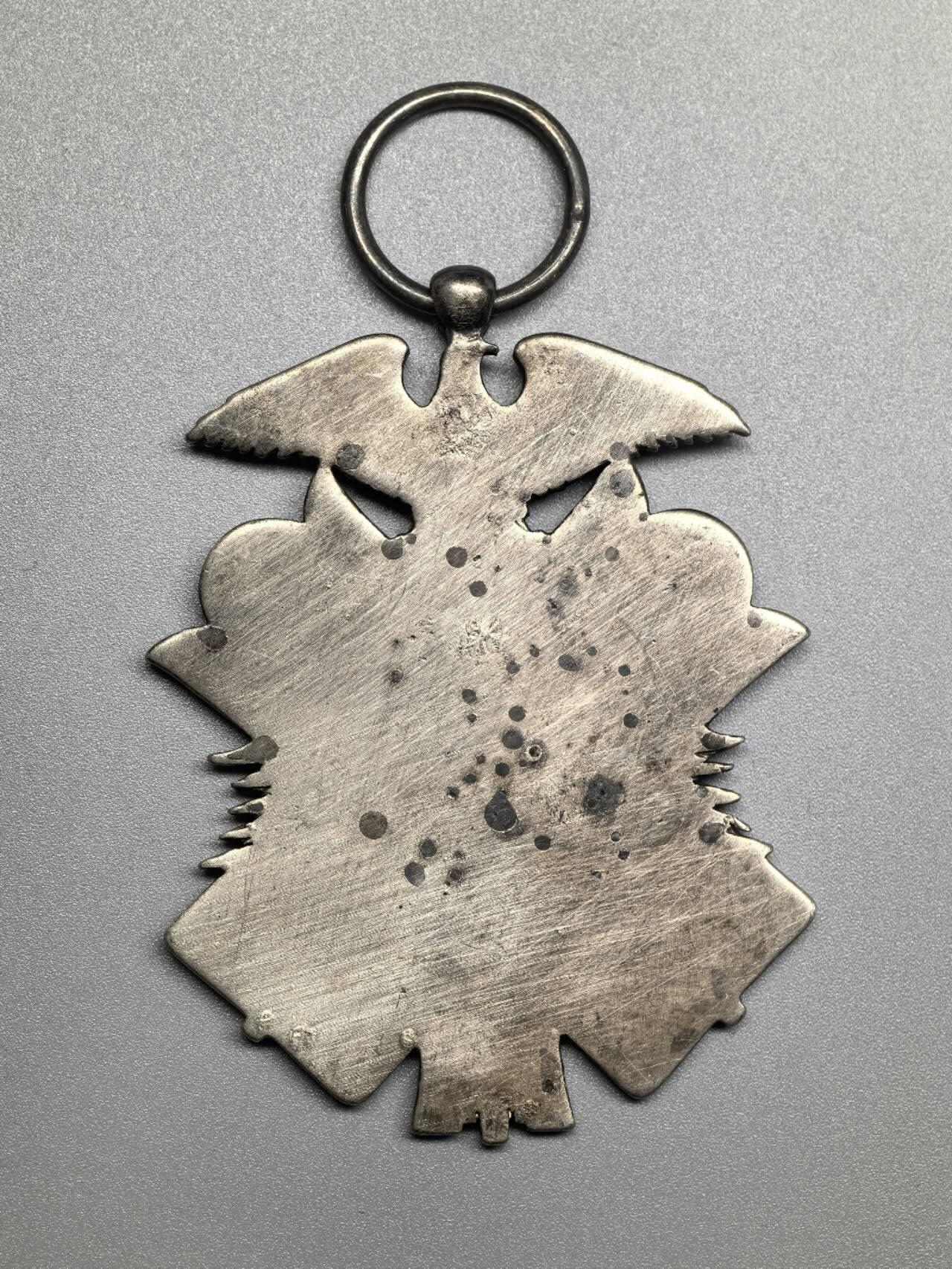 小驴勋章奖章收藏3月28日周六晚六点拍卖（珍爱和平，收藏战争，铭记历史，勿忘国耻，忠党爱国。有偿代拍，送拍规则在简介最后，参拍须阅读规则后再参拍，关系到运费包装发货时效真假辨别等关键信息，拍卖时不再发原图，看大图店主微信码在拍卖店铺介绍里） 工艺品 七级金鵄章 非原品