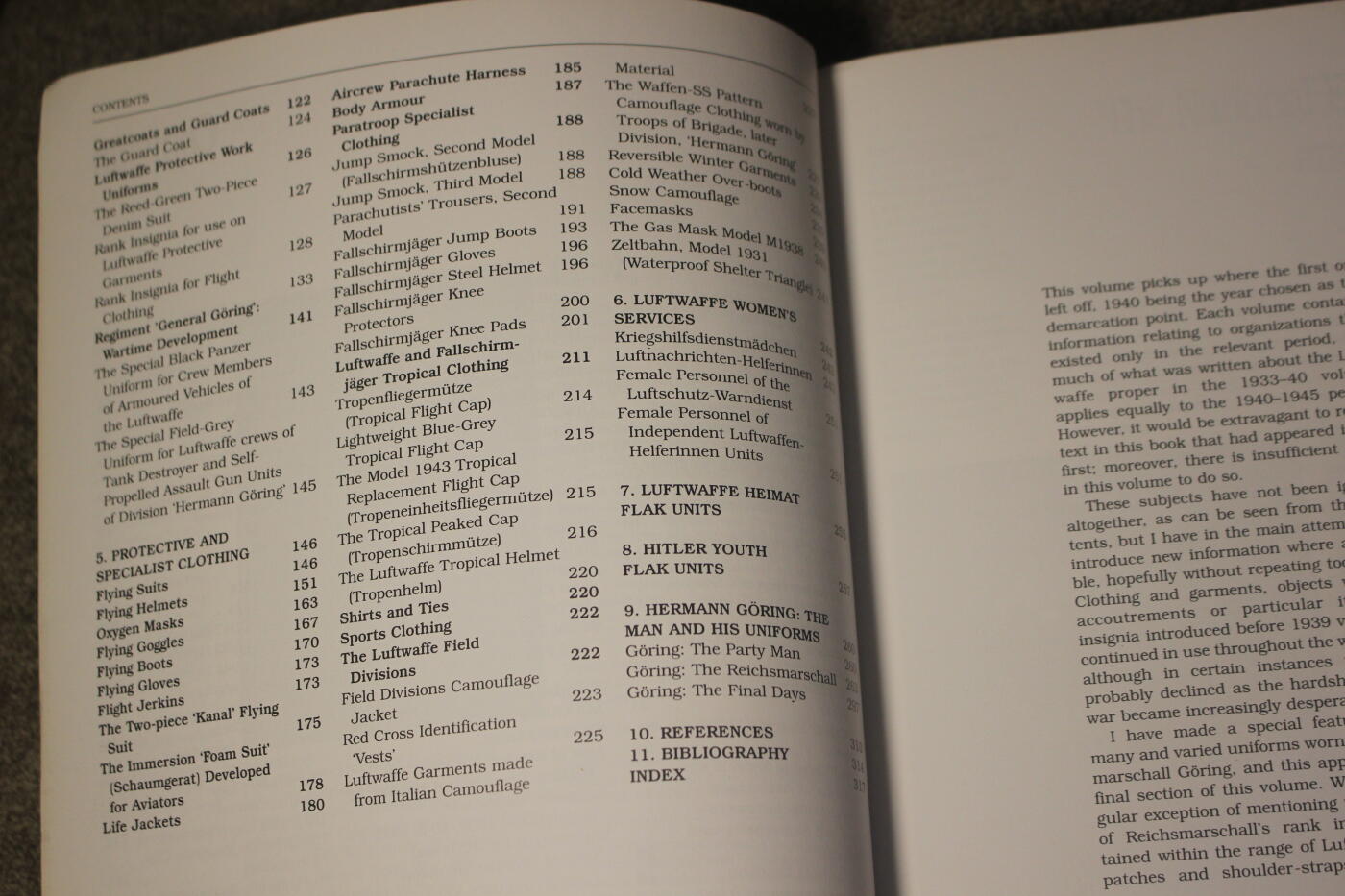 2026.4.2德系小拍卖 德三空军大全，两册合计约500多页，图文并茂详细介绍了各种式样以及工艺细节等，封面轻微痕迹，内页完好