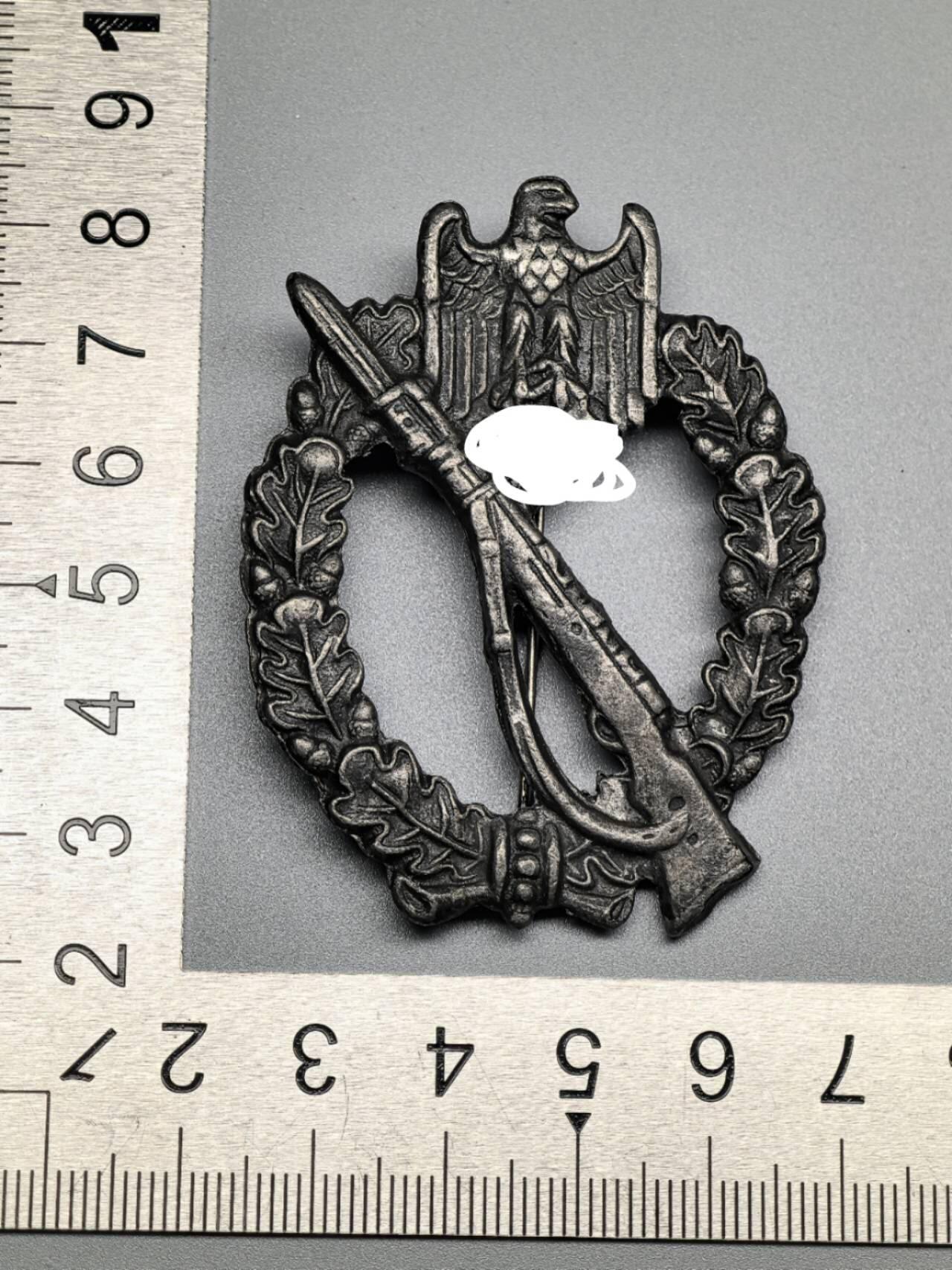 小驴勋章奖章收藏3月28日周六晚六点拍卖（珍爱和平，收藏战争，铭记历史，勿忘国耻，忠党爱国。有偿代拍，送拍规则在简介最后，参拍须阅读规则后再参拍，关系到运费包装发货时效真假辨别等关键信息，拍卖时不再发原图，看大图店主微信码在拍卖店铺介绍里） 现代工艺品 步兵突击奖章 非原品