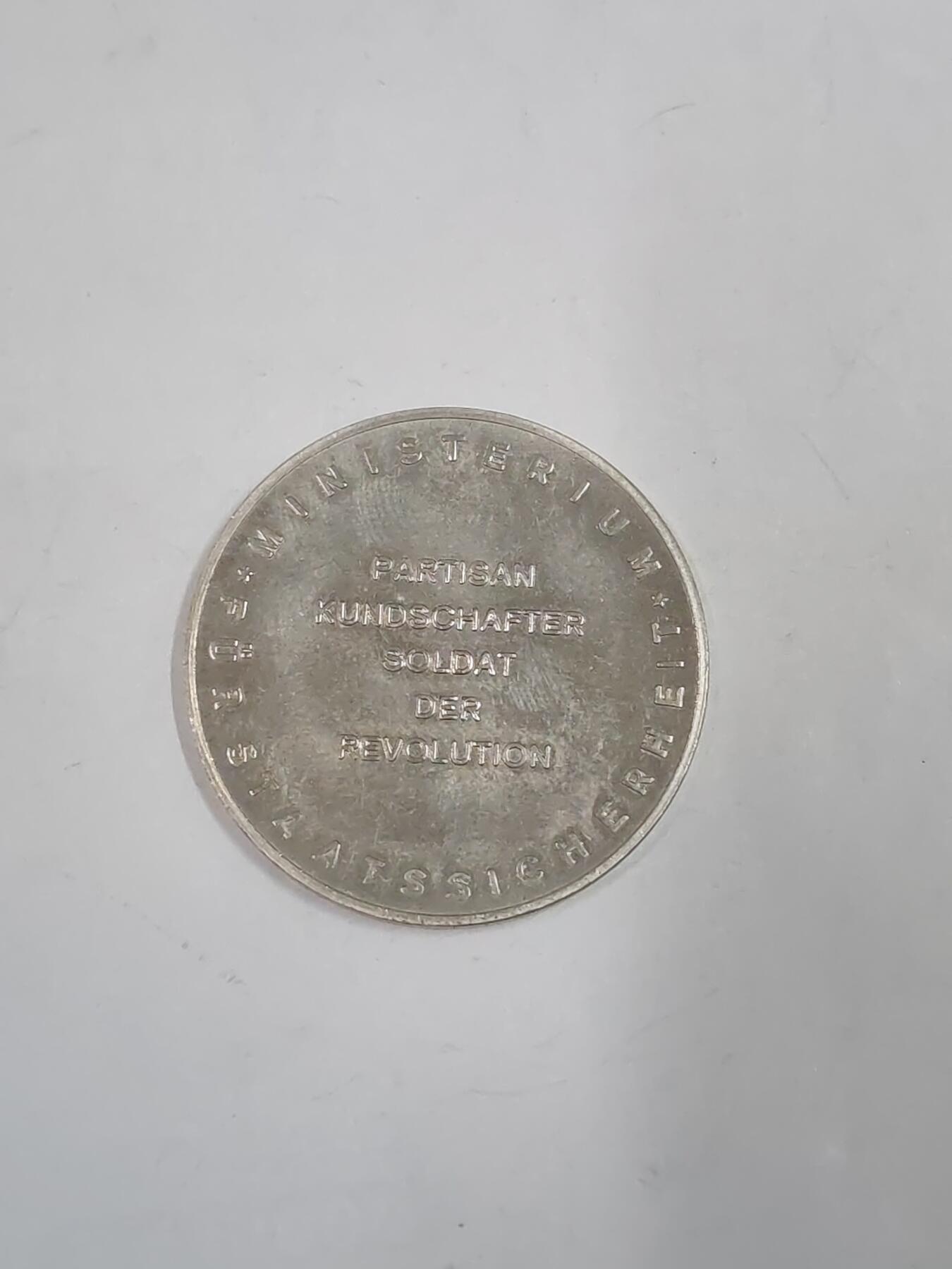 韵星假日军品类拍卖第49期 -- Rimey Holidays Militaria Auction 49 ‌弗里茨·施门克尔纪念币，他是二战期间一位具有传奇色彩的德国反法西斯战士，也是‌唯一被追授“苏联英雄”称号的德国士兵‌。