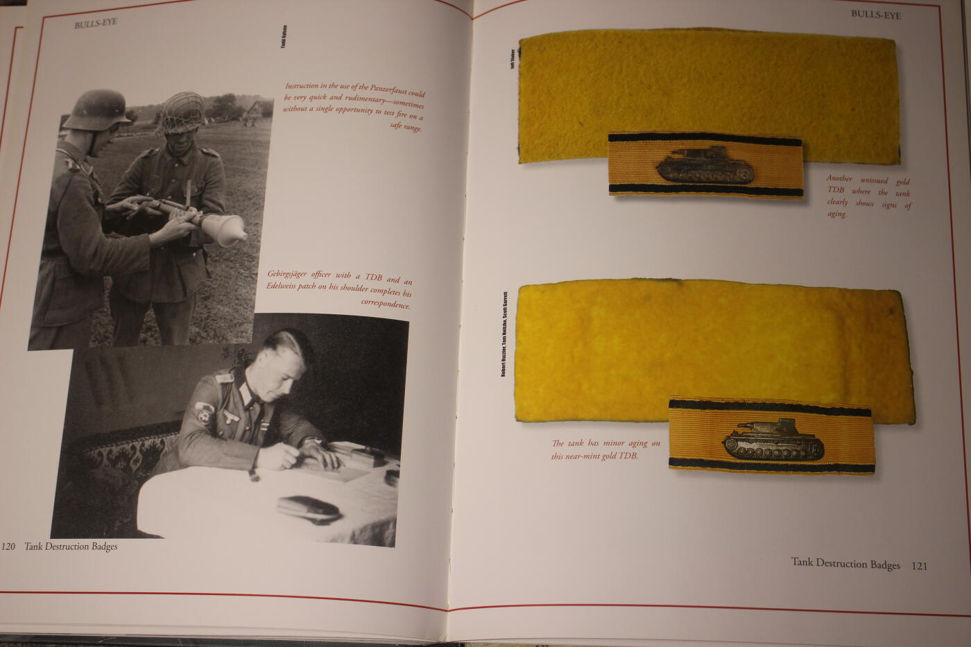 2026.4.2德系小拍卖 BULLS-EYE 德三射手续饰和独立击毁坦克鉴赏，共151页，全铜版纸印刷，较为详细的介绍了两款嘉奖的历史沿革和工艺细节，近库存品相