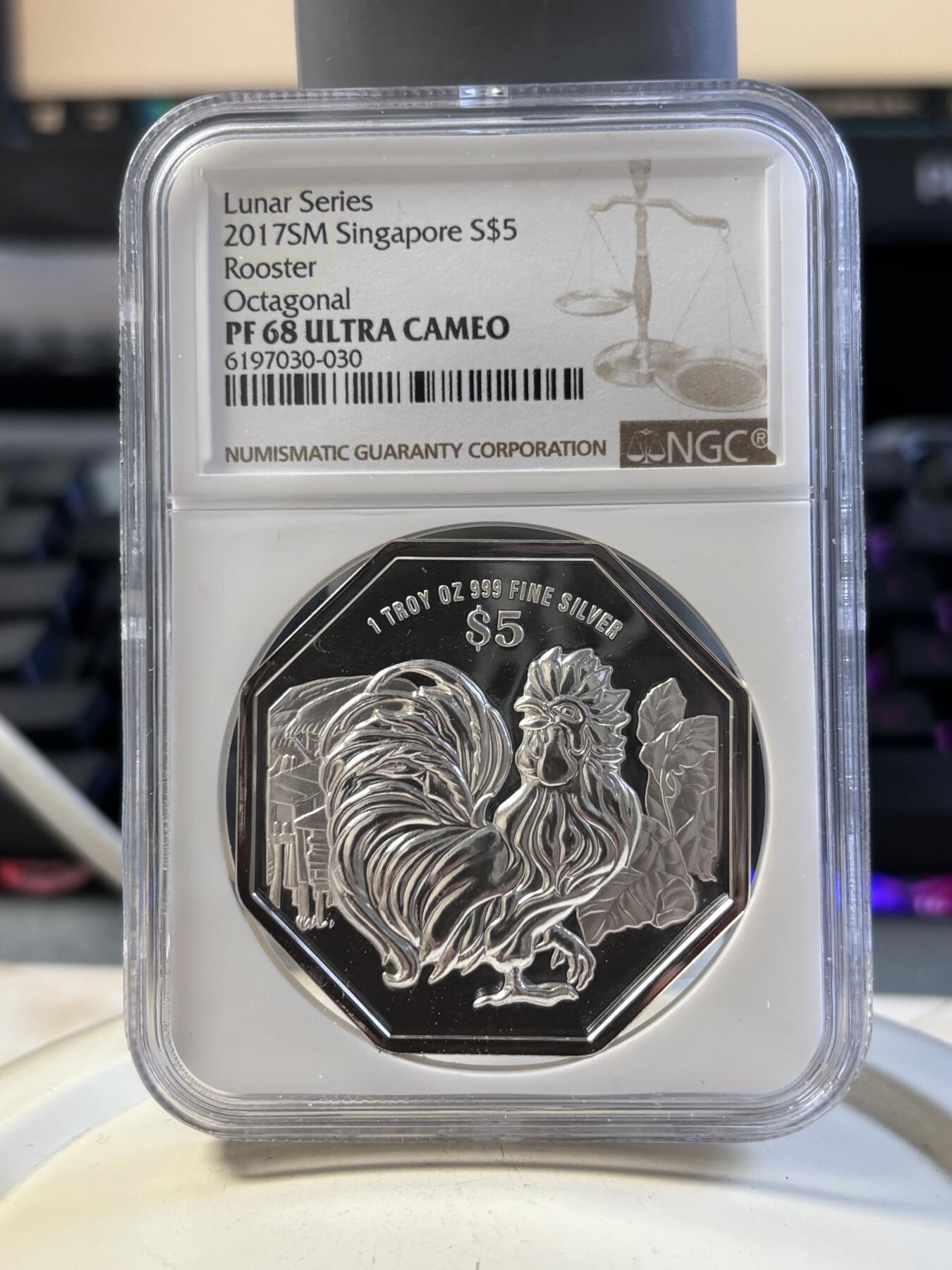 第194期拍卖 新加坡2017年十二生肖鸡年银币3枚套NGC-PF68一枚，PF69-2枚，1盎司/1盎司/1/4盎司，999银，发行2000套