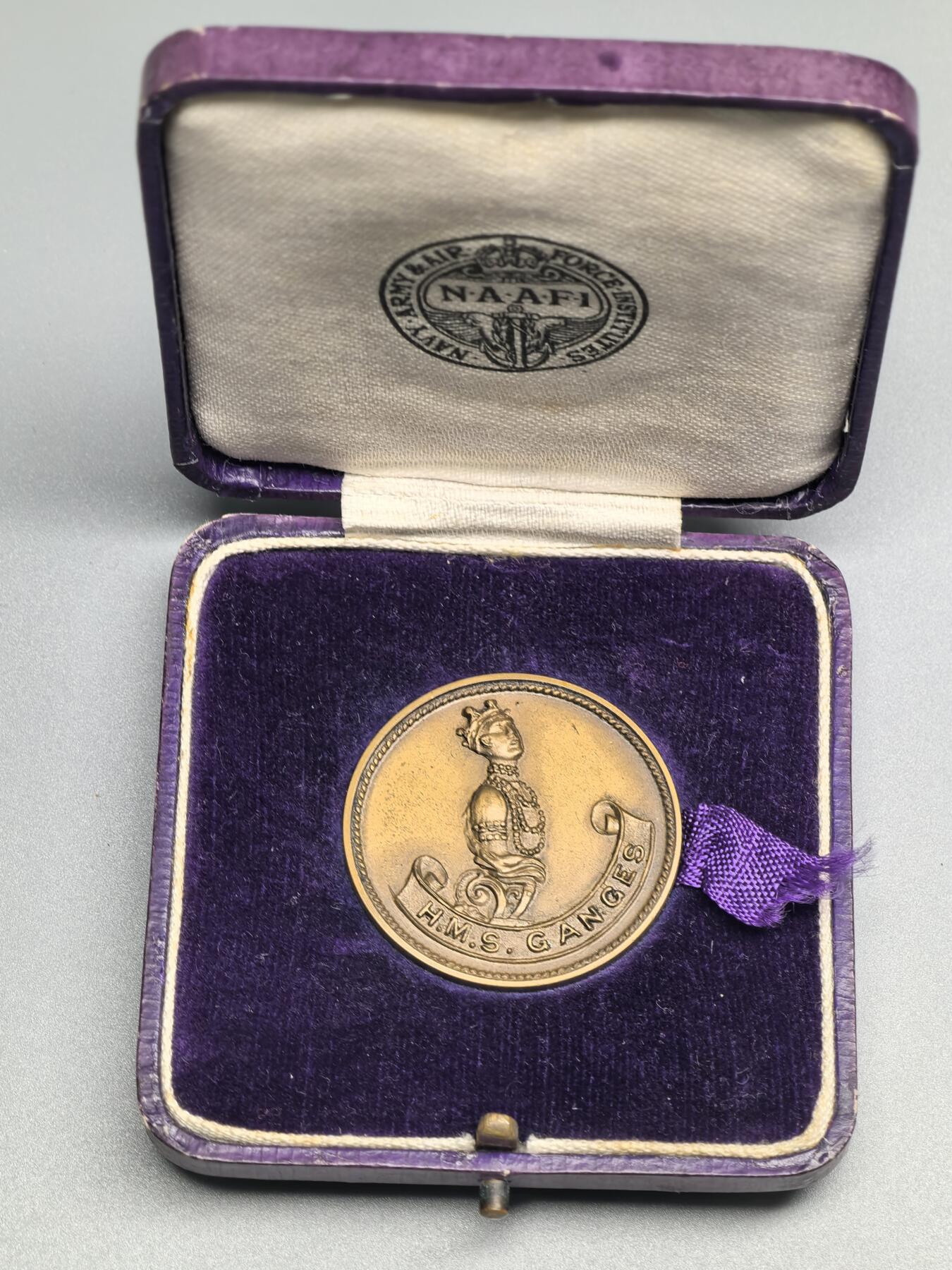 小驴勋章奖章收藏3月28日周六晚六点拍卖（珍爱和平，收藏战争，铭记历史，勿忘国耻，忠党爱国。有偿代拍，送拍规则在简介最后，参拍须阅读规则后再参拍，关系到运费包装发货时效真假辨别等关键信息，拍卖时不再发原图，看大图店主微信码在拍卖店铺介绍里）