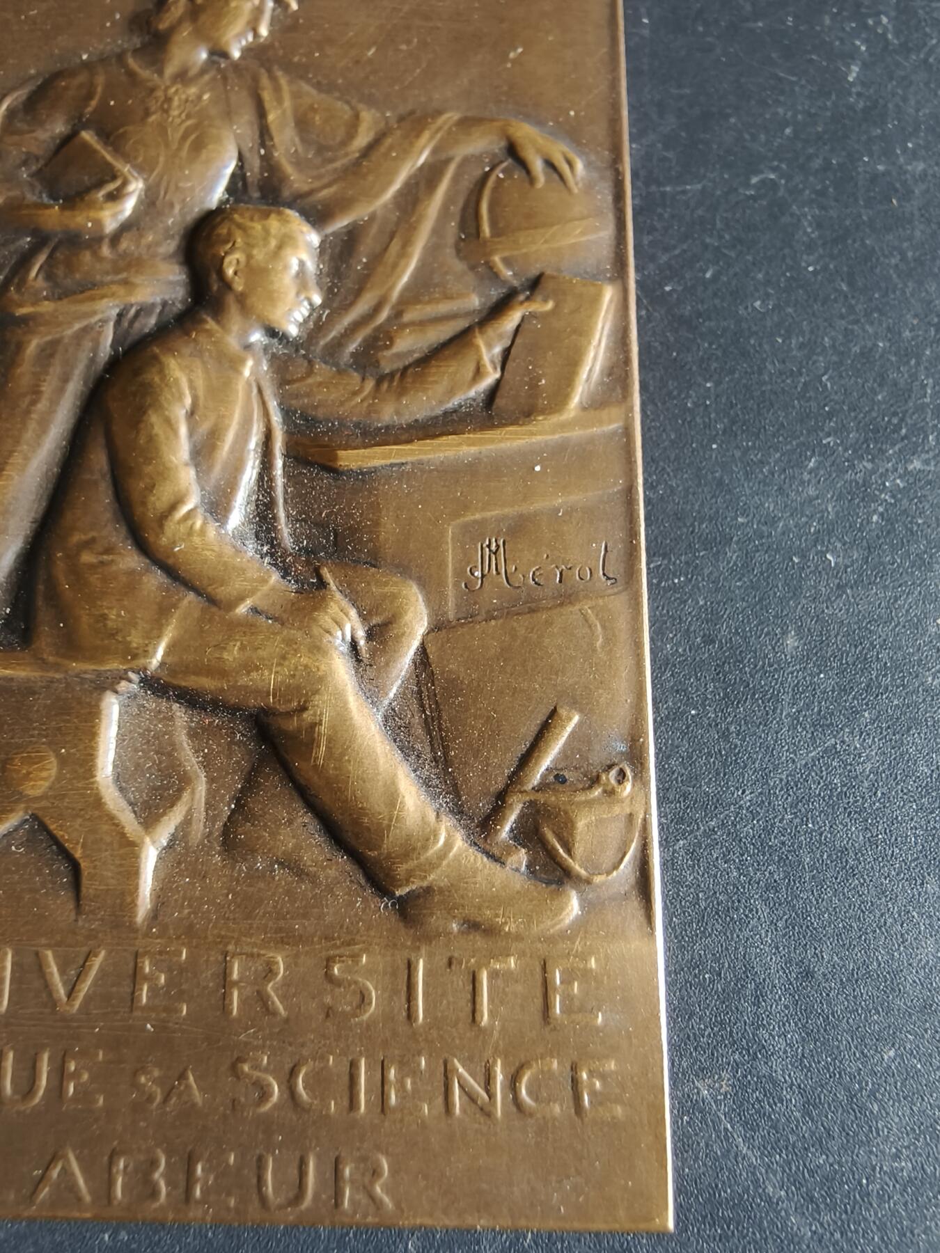 老王徽章第190期 法国克莱蒙费朗科学与文学教育方形大铜章      原盒     梅洛作品     尺寸48×75mm     重量117.2g