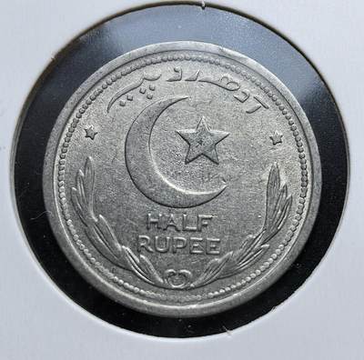 外国优质老铜币银币苏联纪念章，每周六晚九点倒数截拍，满百包邮可寄存，持续收拍 - 巴基斯坦1948 年半卢比，正面国徽花押与星月元素，背面经典星月国徽，是巴基斯坦独立初期的珍贵钱币，见证国家诞生，包浆自然，收藏价值突出。