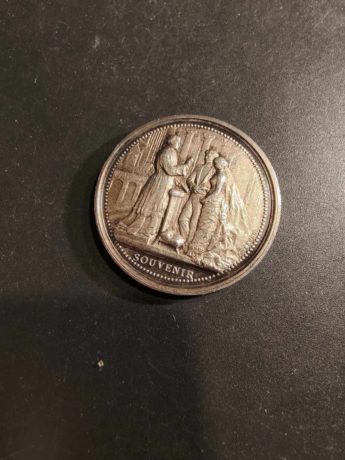 老王徽章第190期 法国婚礼大银章    950银    直径30mm     重量13.9g