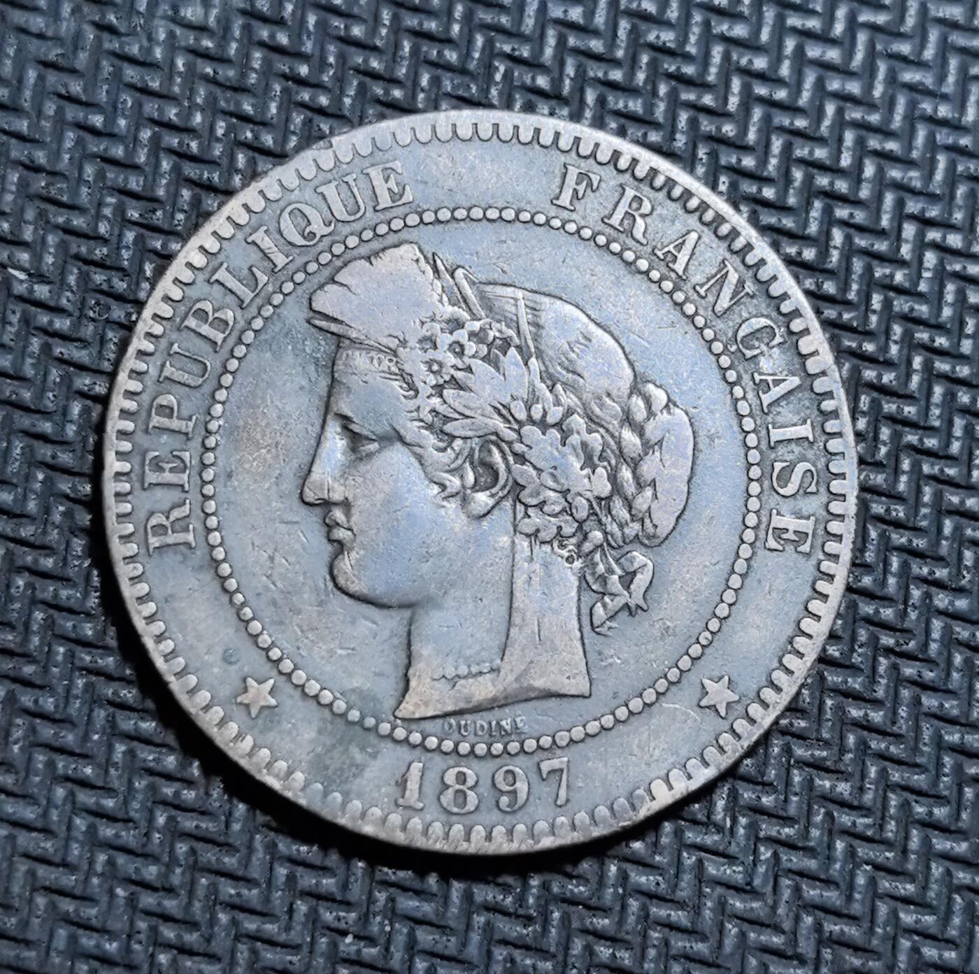 外国优质老铜币银币苏联纪念章，每周六晚九点倒数截拍，满百包邮可寄存，持续收拍 法国1897年10 生丁，正面为玛丽安娜头像与国名，背面是自由平等博爱铭文与面值，见证法兰西第三共和国时期，包浆古朴，是法国近代共和币制的经典见证，收藏辨识度高。