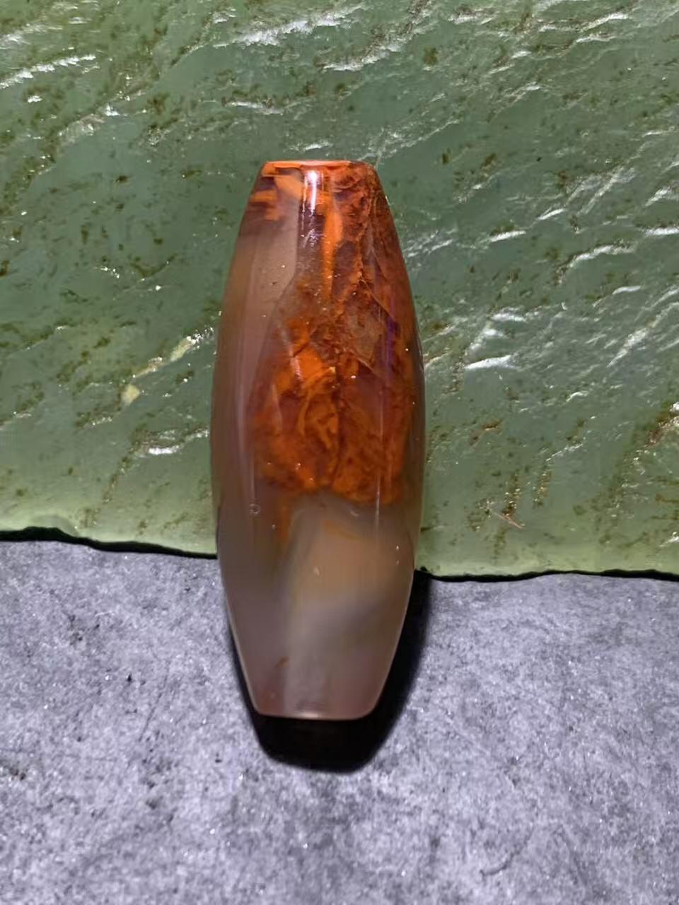 精美冻料飘红北漂战国红玛瑙随形桶珠一个！