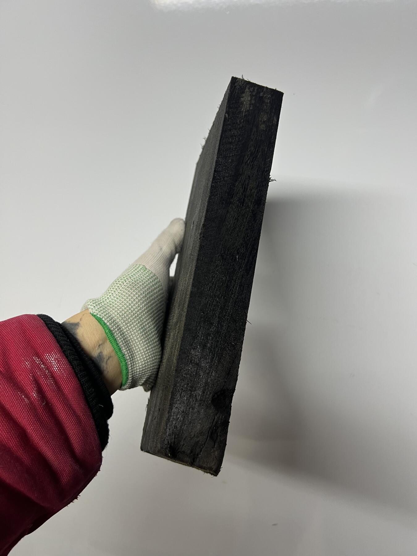 零元拍：NO.5金丝楠绿阴沉料大牌子，无需打磨就已经金光闪闪。切牌子，做镇尺，干泡台。满金丝药香，尺寸约：25/11.5/3.5CM。