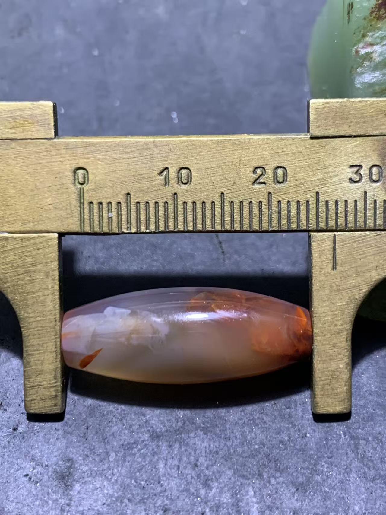 精美冻料飘红北漂战国红玛瑙随形桶珠一个！