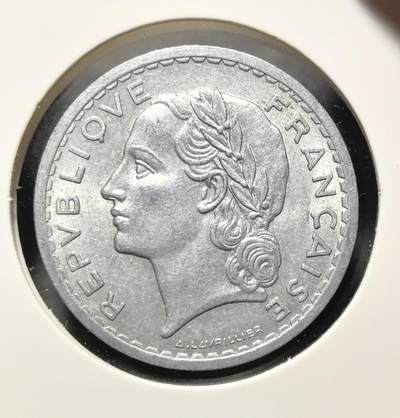 外国优质老铜币银币苏联纪念章，每周六晚九点倒数截拍，满百包邮可寄存，持续收拍 - 法国1945年5法郎，正面为象征法兰西的玛丽安娜头像，背面是月桂枝环与面值，是二战后法国经济重建时期的货币遗存，铝质材质特殊，兼具近代法国历史与收藏价值。