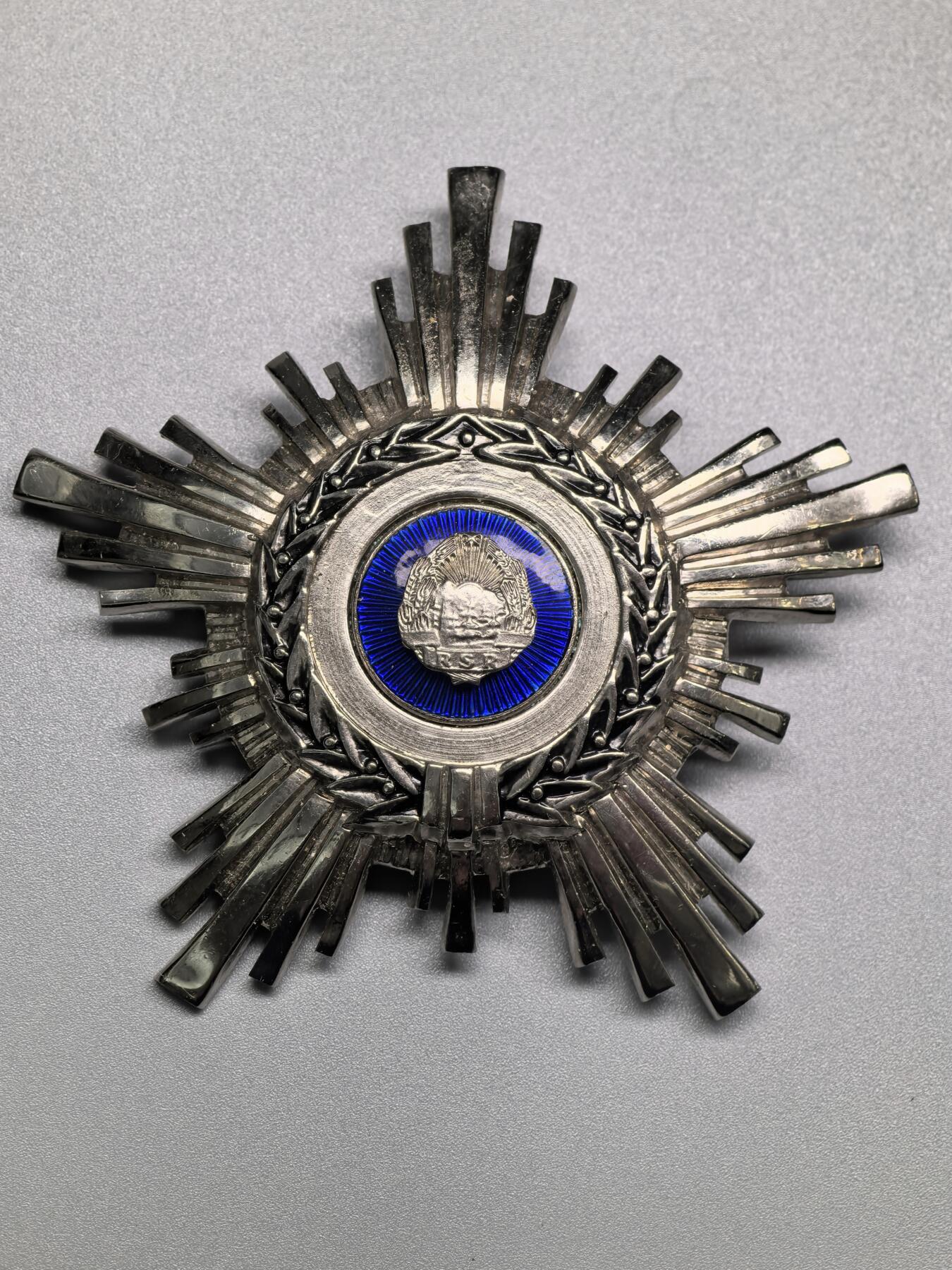 小驴勋章奖章收藏3月28日周六晚六点拍卖（珍爱和平，收藏战争，铭记历史，勿忘国耻，忠党爱国。有偿代拍，送拍规则在简介最后，参拍须阅读规则后再参拍，关系到运费包装发货时效真假辨别等关键信息，拍卖时不再发原图，看大图店主微信码在拍卖店铺介绍里）