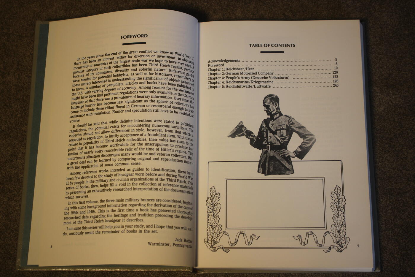 2026.4.2德系小拍卖 德三军帽大全，两册合计约650页，详细介绍了各种式样以及工艺细节等，封面轻微痕迹，内页完好
