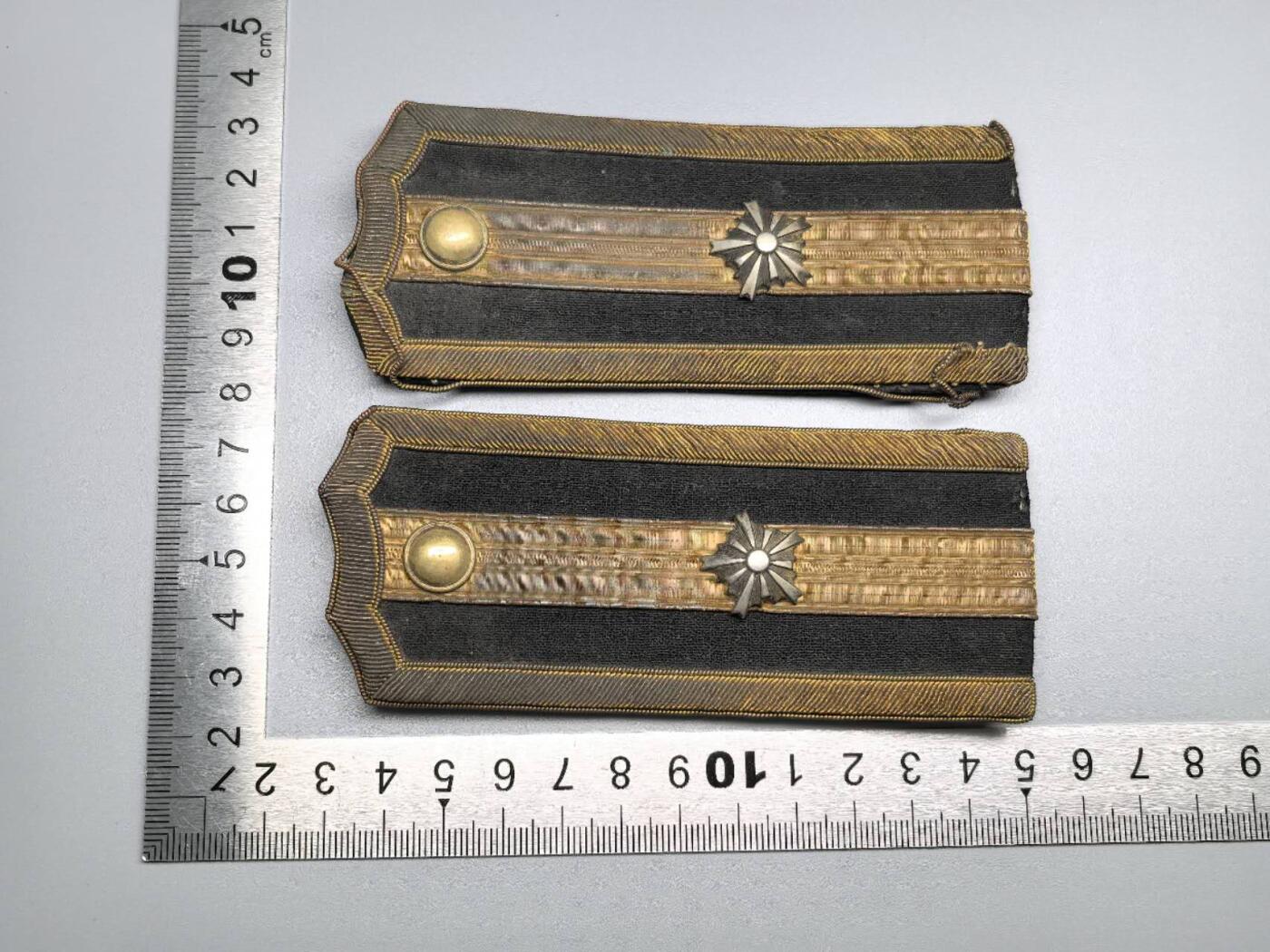 小驴勋章奖章收藏3月28日周六晚六点拍卖（珍爱和平，收藏战争，铭记历史，勿忘国耻，忠党爱国。有偿代拍，送拍规则在简介最后，参拍须阅读规则后再参拍，关系到运费包装发货时效真假辨别等关键信息，拍卖时不再发原图，看大图店主微信码在拍卖店铺介绍里）