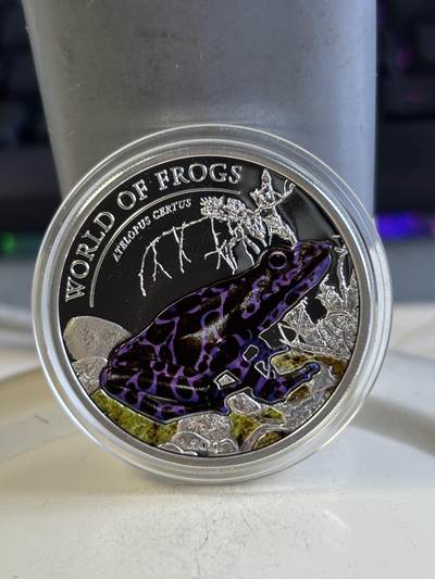 第195期拍卖 - 帕劳2011年动物青蛙系列紫蛙精制彩色1/2盎司纪念银币带证书，925银，发行量1000枚