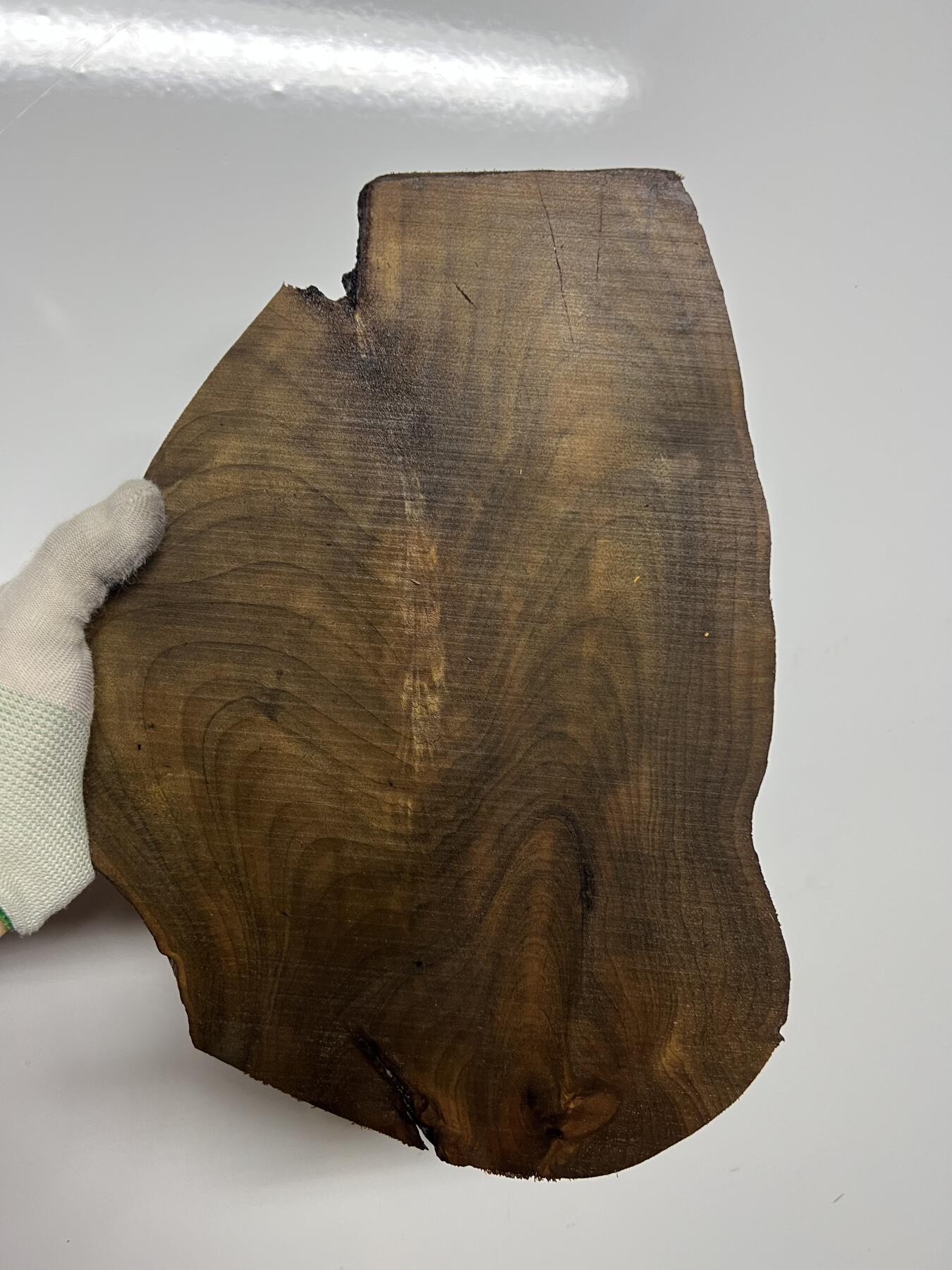 零元拍：金丝楠 干泡台，无需打磨就已经金光闪闪。满金丝药香，尺寸约：31.5/22/2.5CM。