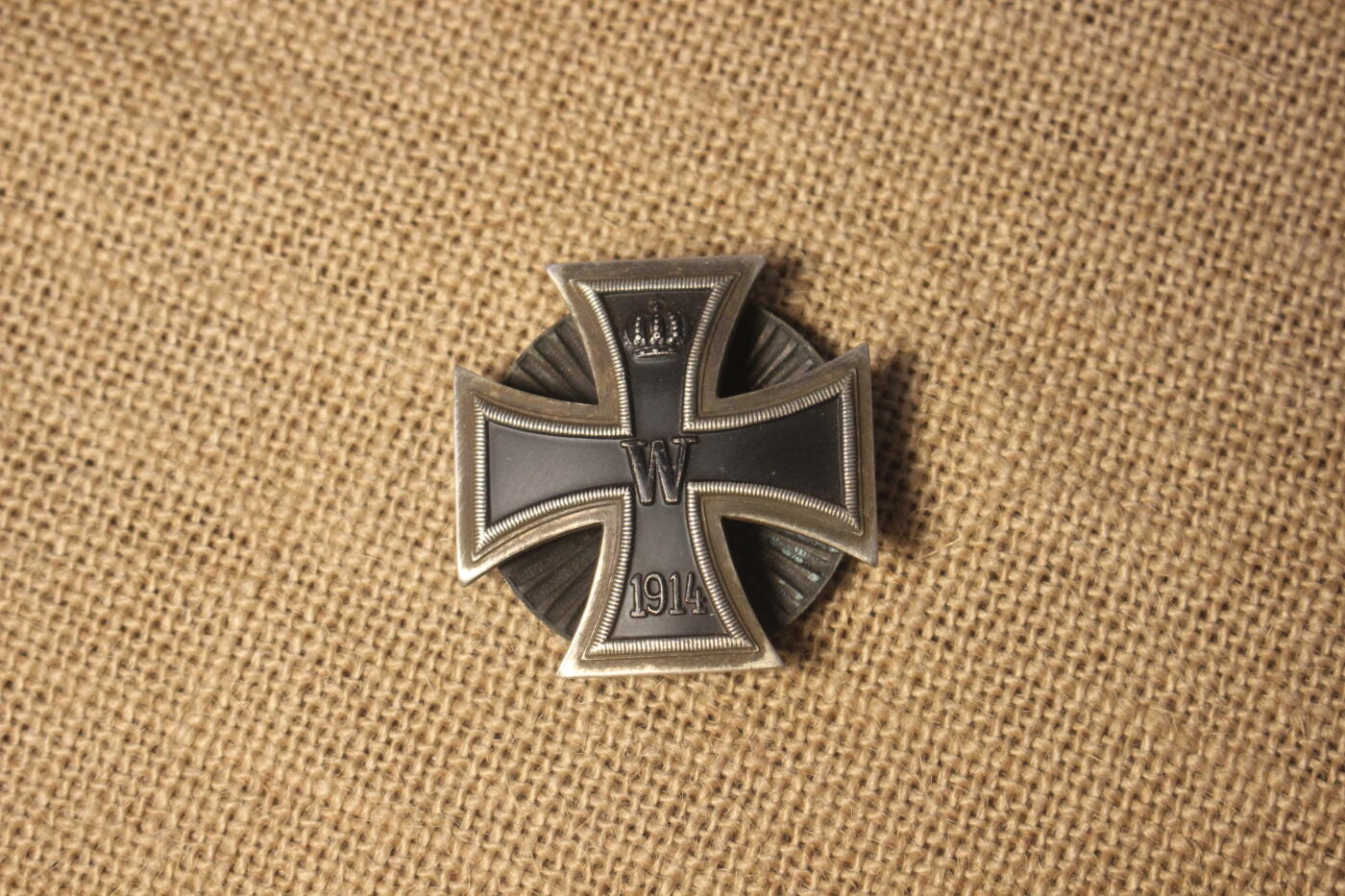 2026.4.2德系小拍卖 一战一铁，二战时期造圆盘拱版，私人订制代章，一片式整体结构，合金材质，日常佩戴品相，漆面略有剐蹭