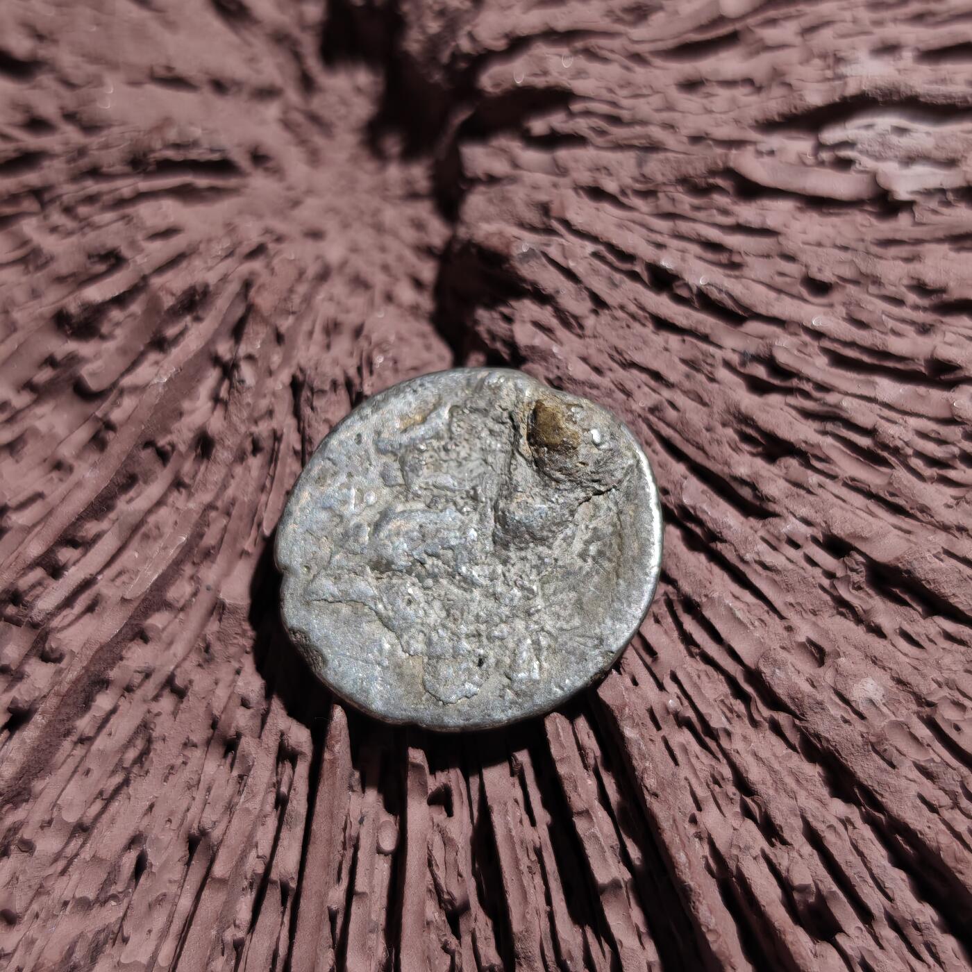 大象古币古希腊古罗马钱币专场首次拍卖1 古希腊马其顿王国亚历山大三世1德拉克马银币 公元前336年-前323年 面值：1德拉克马 正面：大力神赫拉克勒斯头戴狮皮盔侧面像 背面：宙斯坐像，手持权杖手托雄鹰 凑品种不错