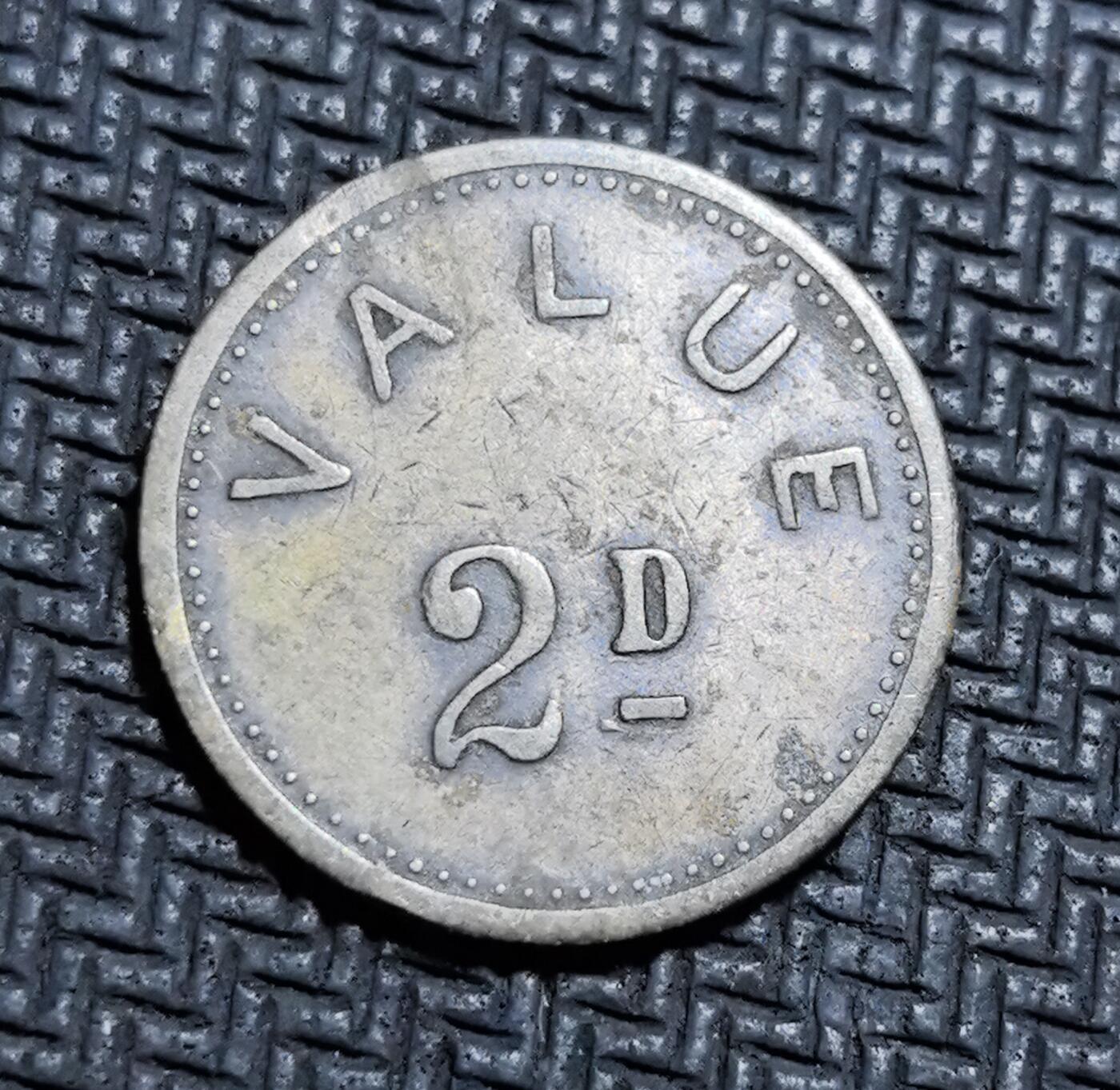 外国优质老铜币银币苏联纪念章，每周六晚九点倒数截拍，满百包邮可寄存，持续收拍 英国Monarch Auto Co. 发行的 2 便士代用币，正面刻有公司编号与名称，背面标注面值与 “VALUE” 字样，是早期汽车行业代币的实物遗存，见证近代商业支付体系，小众收藏辨识度高。