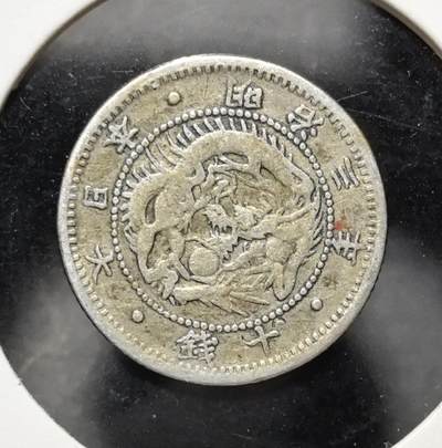 外国优质老铜币银币苏联纪念章，每周六晚九点倒数截拍，满百包邮可寄存，持续收拍 - 明治三年日本十钱银币，正面为旭日纹与樱花、菊纹等日式花卉，背面是龙纹与 “大日本”“十钱” 字样，是明治维新早期货币体系的实物见证，工艺精美，极具东亚近代货币收藏与研究价值。