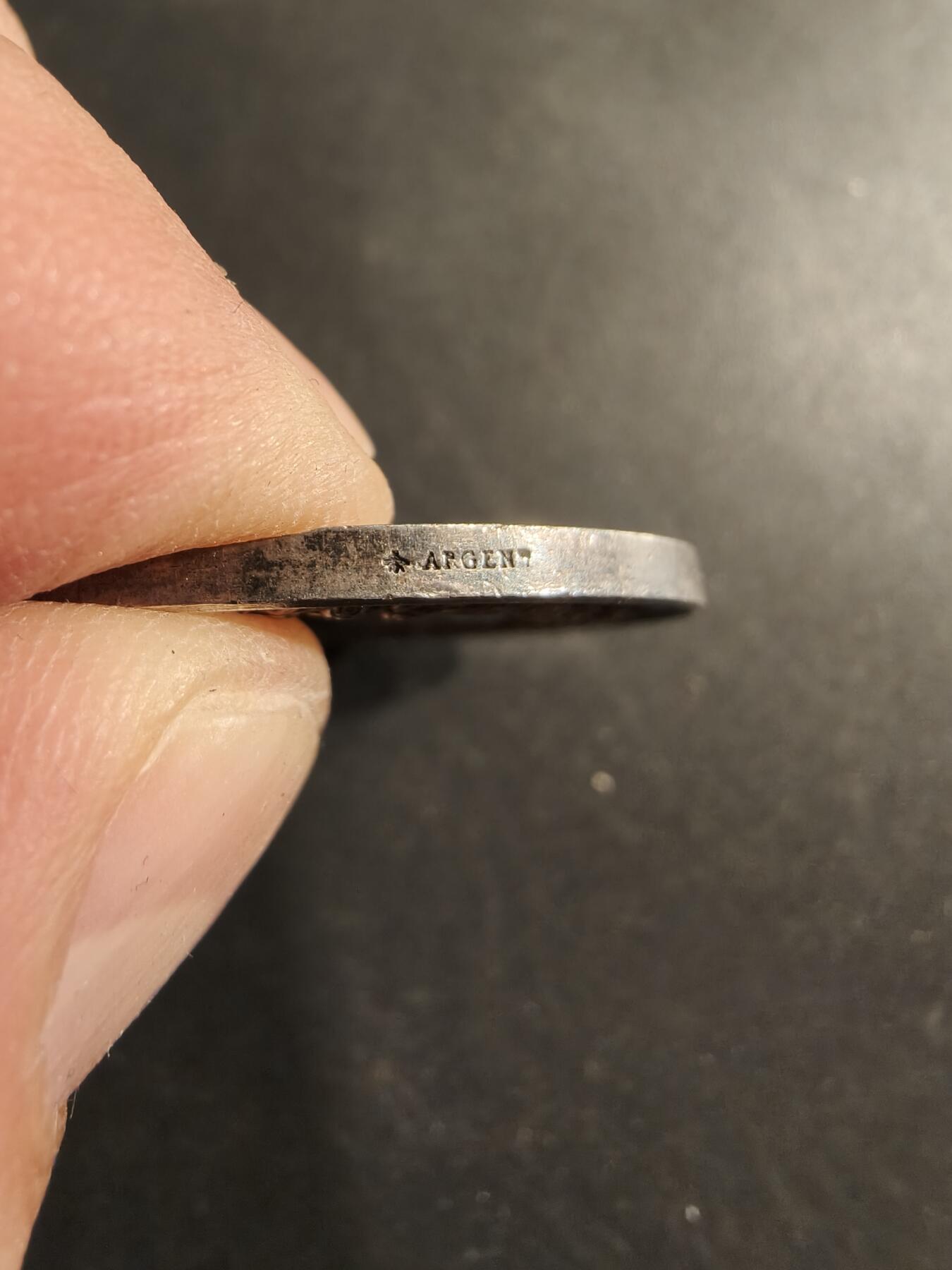 老王徽章第190期 法国婚礼大银章    蜜蜂958银标   带边铭背铭   1874年    原盒     直径39mm    重量25.3g