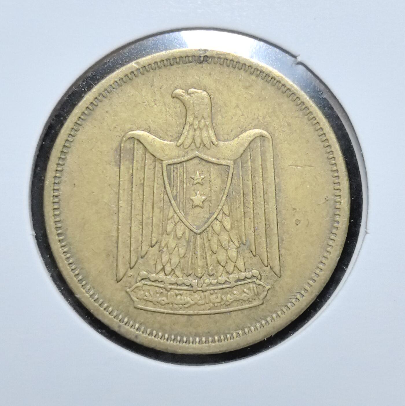 外国优质老铜币银币苏联纪念章，每周六晚九点倒数截拍，满百包邮可寄存，持续收拍 埃及阿拉伯联合共和国1960年5米利姆，正面为萨拉丁之鹰国徽，背面是面值与双年份标注，属于纳赛尔时期经典流通币，历史印记显著，收藏辨识度高。