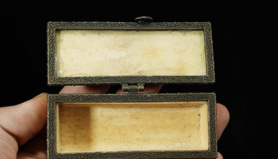 江南杂件场 7、80年代 牛骨微刻人物彩绘小粉盒2件