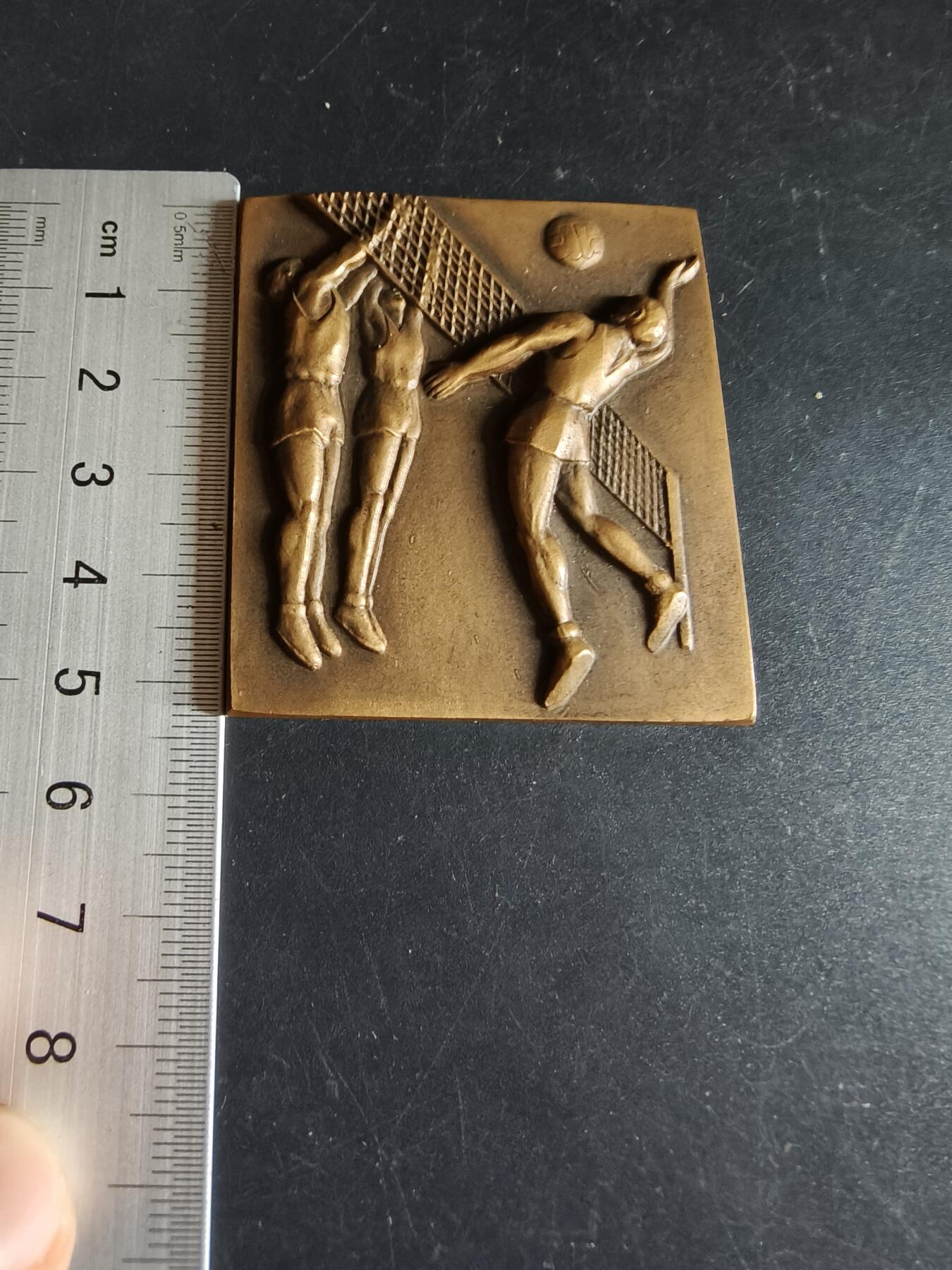 老王徽章第190期 法国排球运动方形大铜章    原盒     尺寸48×53mm     重量80.9g