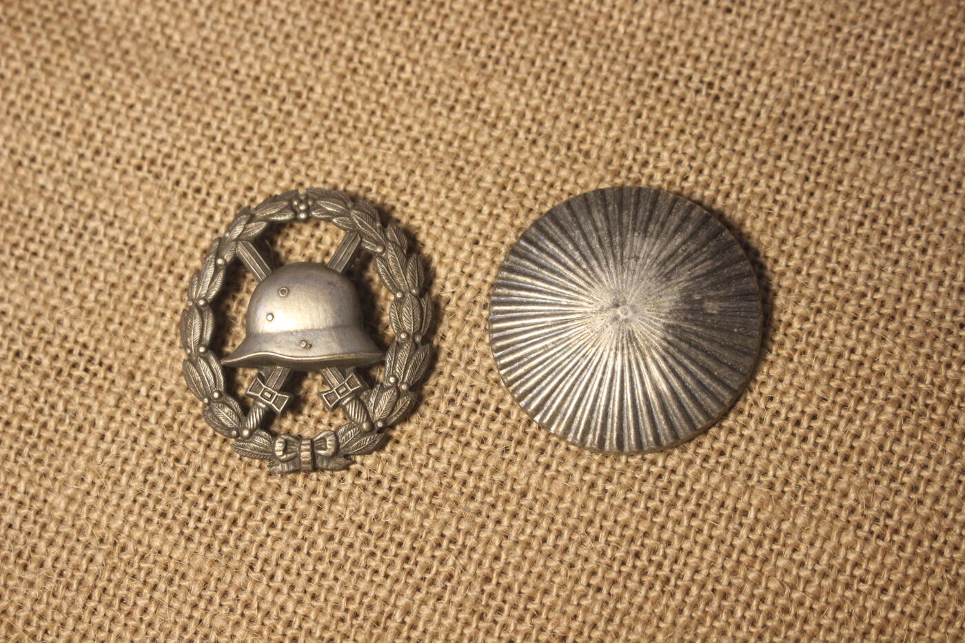 2026.4.2德系小拍卖 一战银战伤，二战时期造镂空圆盘版，合金材质，日常佩戴品相，镀层略有剥落 
