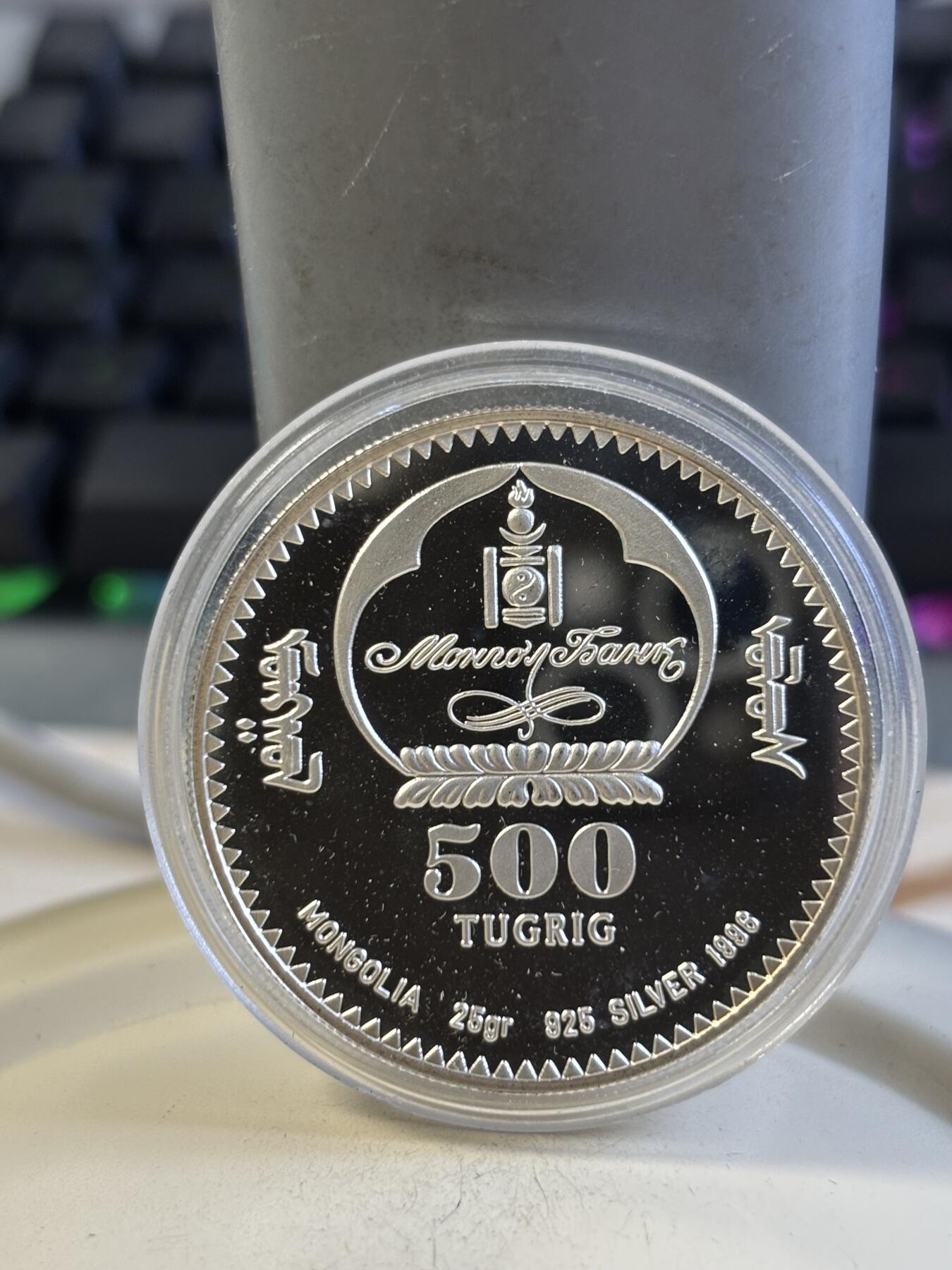 第195期拍卖 蒙古1996年珍稀动物系列鸟类彩色银币,925银，25克，有氧化