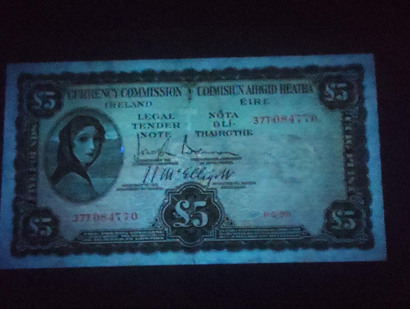 2026三月第四期，总221期 爱尔兰1939年5镑流通好品XF，稀有的“爱尔兰货币管理局”抬头，下方有英爱两国货币互换协议的版本，爱尔兰人格化象征“拉维利夫人”