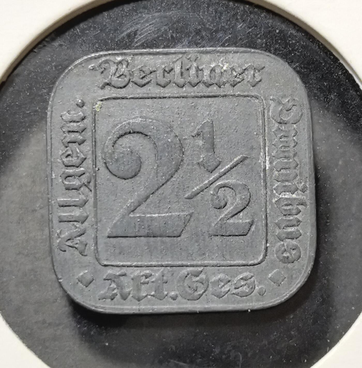 外国优质老铜币银币苏联纪念章，每周六晚九点倒数截拍，满百包邮可寄存，持续收拍 德国柏林通用电气公司（AEG）2½ 芬尼方形代用币，采用圆角方形形制，正面刻有公司名称与面值，背面为哥特体缩写标识，是一战时期德国企业发行的内部应急代用币。它见证了战时德国企业的经济自救，形制独特、题材小众，极具德国近代工业史与地方代用币收藏研究价值。