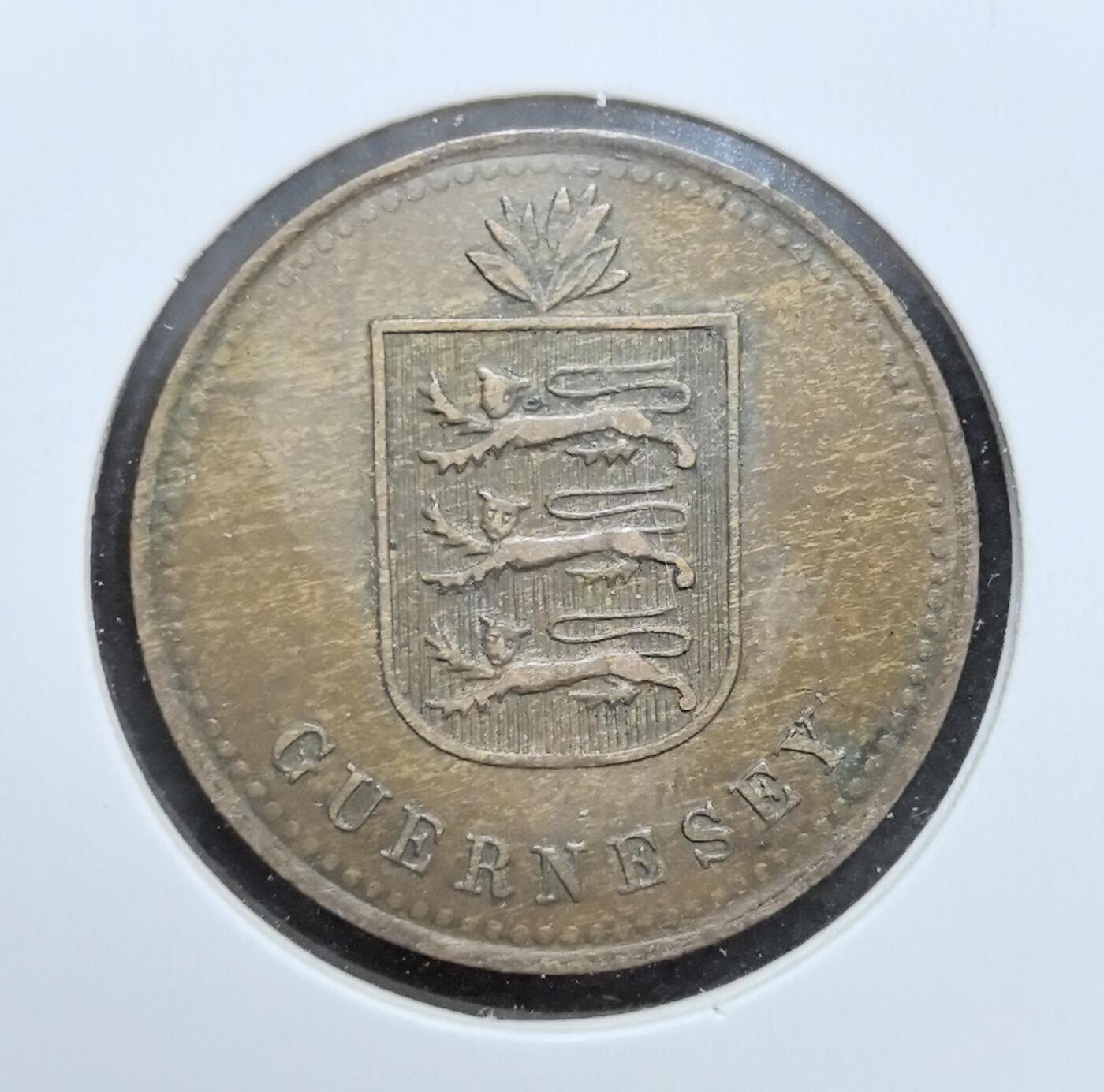 外国优质老铜币银币苏联纪念章，每周六晚九点倒数截拍，满百包邮可寄存，持续收拍 根西岛1920年4 道布铜币，正面为面值与年份，背面是三狮纹章盾徽，兼具英属海峡群岛特色与历史印记，包浆厚重自然，是小众地区钱币收藏的经典之选。