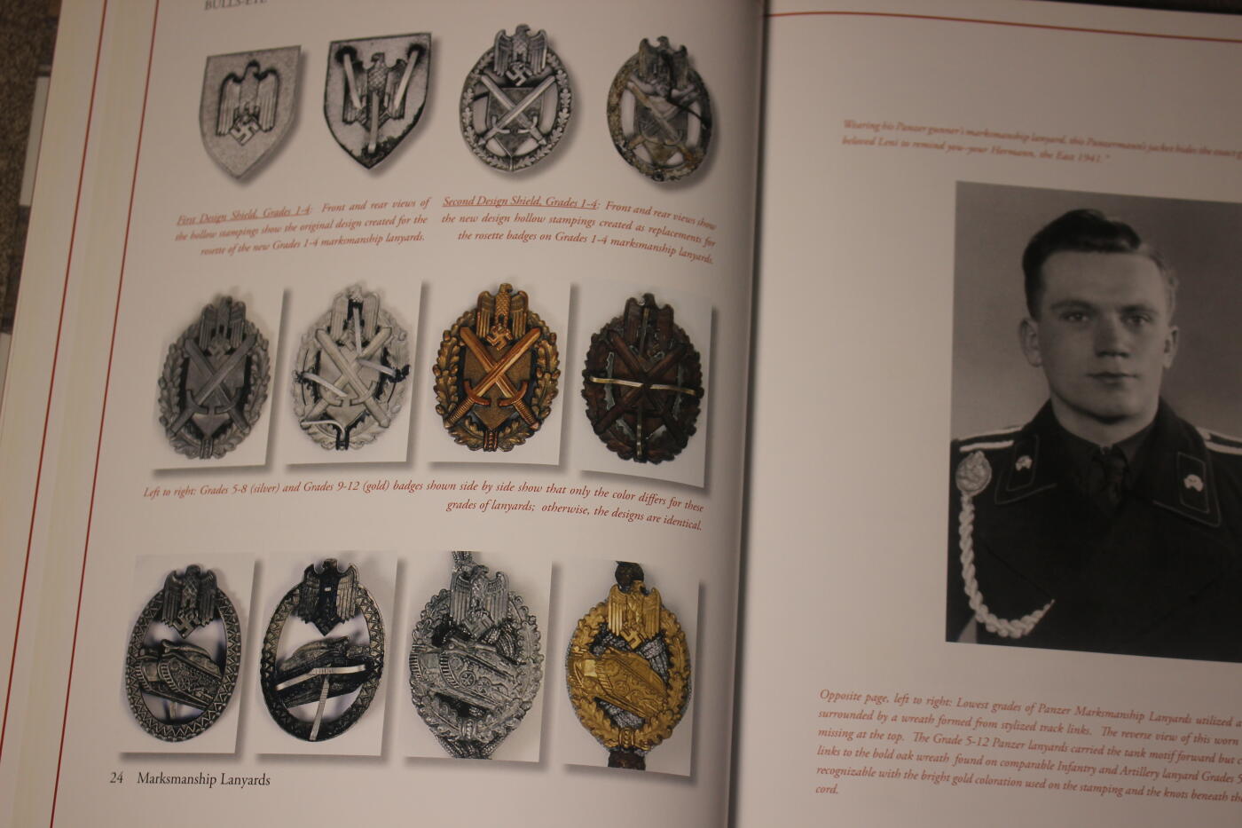 2026.4.2德系小拍卖 BULLS-EYE 德三射手续饰和独立击毁坦克鉴赏，共151页，全铜版纸印刷，较为详细的介绍了两款嘉奖的历史沿革和工艺细节，近库存品相