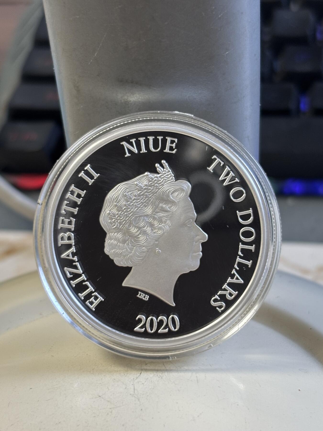 第195期拍卖 纽埃2020年小黄人中国生肖系列首枚鼠年1盎司银币，999银，发行3000枚