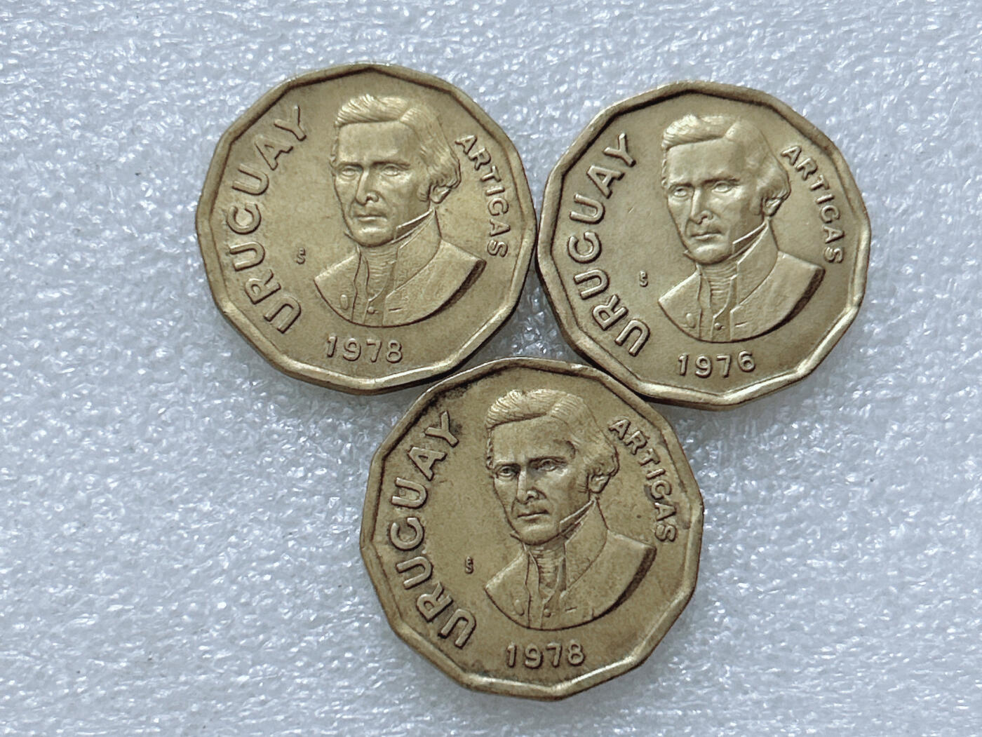 第一海外回流一元起拍收藏 散集专场  第307期 乌拉圭1976.78年1比索硬币 3枚