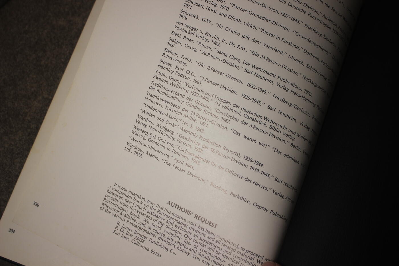 2026.4.2德系小拍卖 德三装甲兵团，全书335页，详细介绍了装甲兵的历任指挥官、编队构成、制服装备还有战术符号，封面略有痕迹，内页完好