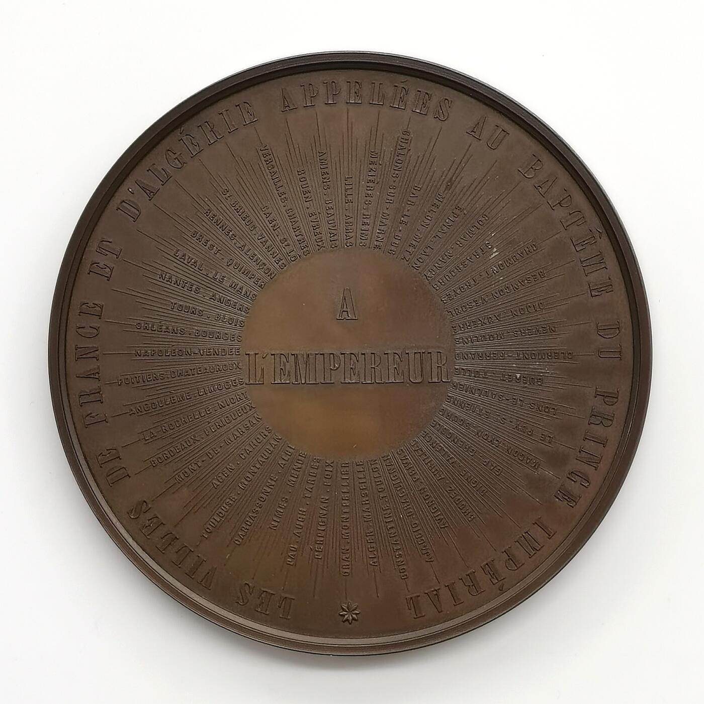 博洋堂“芳菲春韵”3月精品大拍专场暨第166期（全场包邮） 法国1856年拿破仑三世夫妇抱皇太子洗礼纪念章，铜银一对，原盒好品，直径69mm，原铸边铭，超高浮雕，难得一见