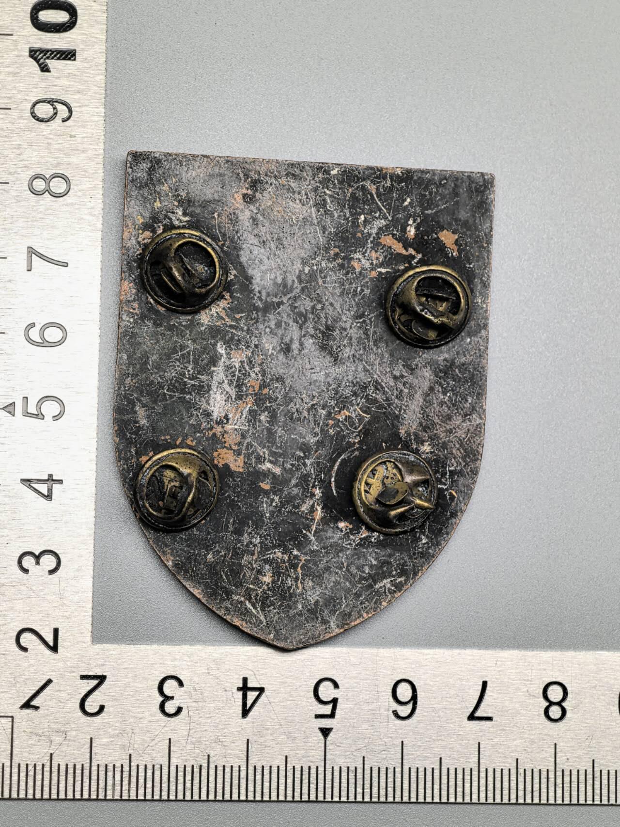 小驴勋章奖章收藏3月28日周六晚六点拍卖（珍爱和平，收藏战争，铭记历史，勿忘国耻，忠党爱国。有偿代拍，送拍规则在简介最后，参拍须阅读规则后再参拍，关系到运费包装发货时效真假辨别等关键信息，拍卖时不再发原图，看大图店主微信码在拍卖店铺介绍里） 现代工艺品 斯大林格勒战役盾章 非原品